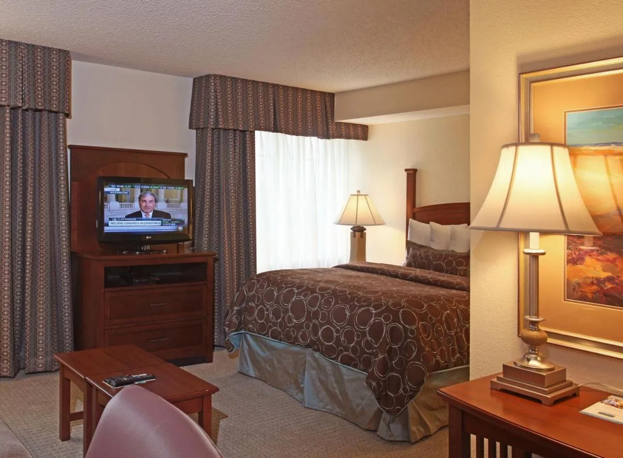 Bed in Staybridge Suites North Brunswick by IHG