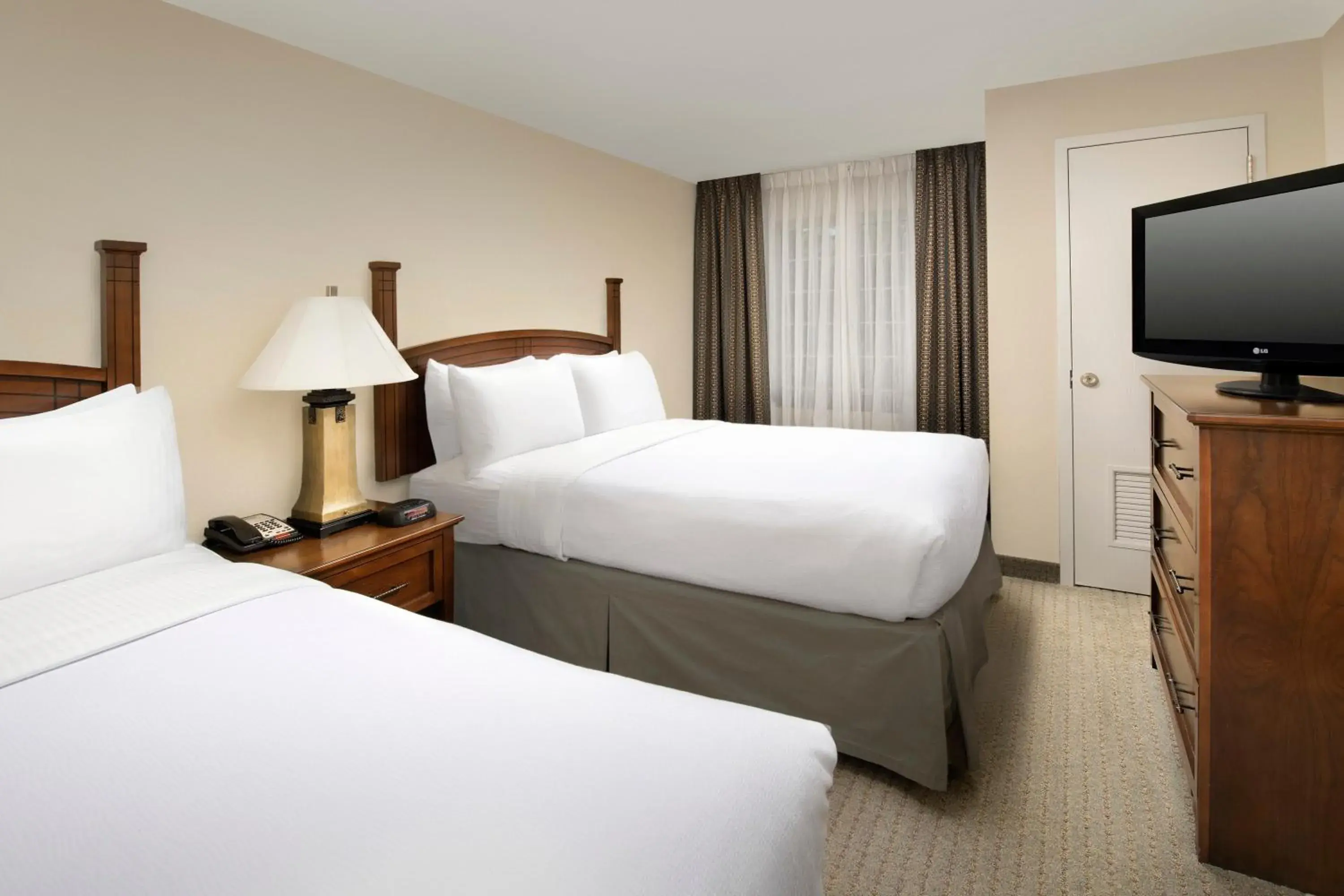 Photo of the whole room, Bed in Staybridge Suites North Brunswick by IHG Photo of the whole room, Bed in Staybridge Suites North Brunswick by IHG