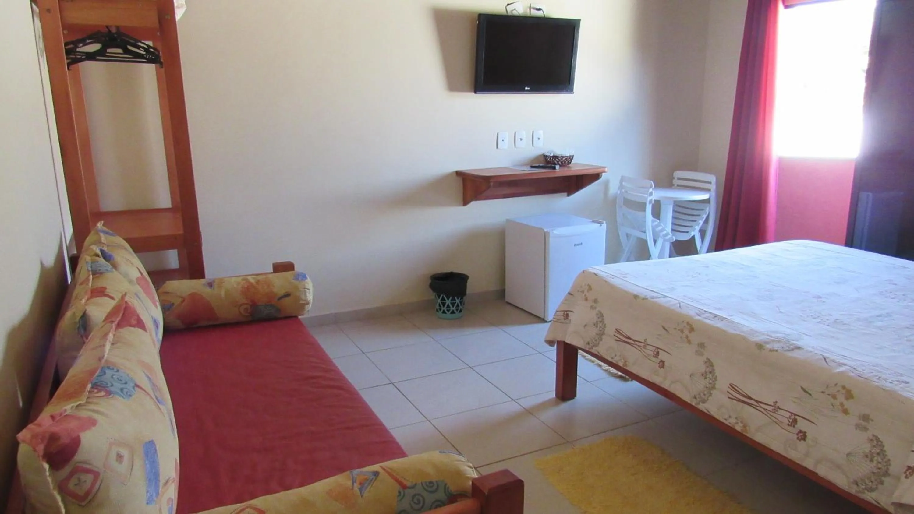Photo of the whole room, Bed in Pousada Casa na Praia
