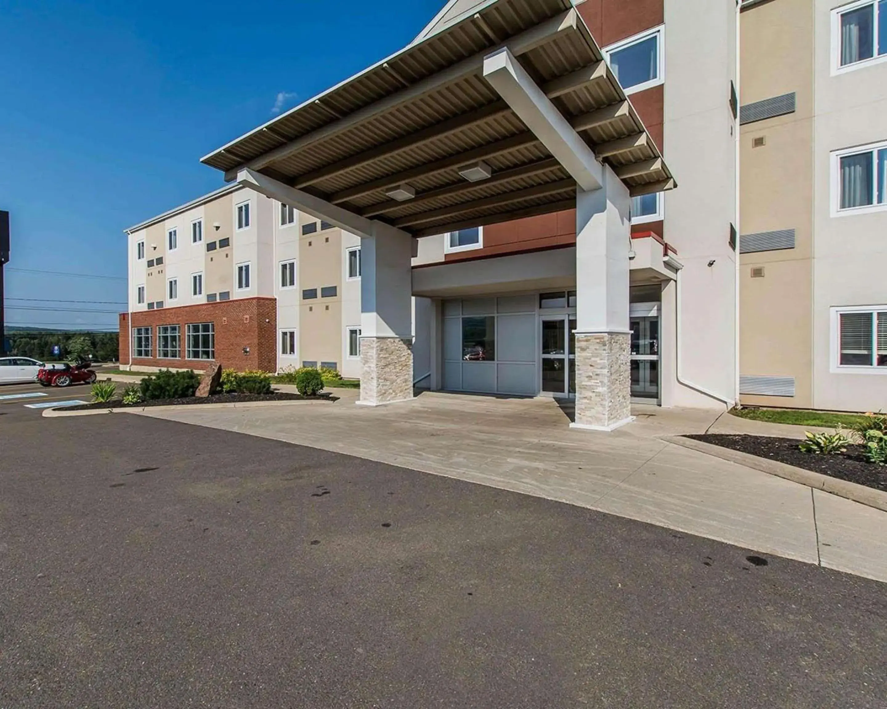 Property building in Quality Inn Property building in Quality Inn