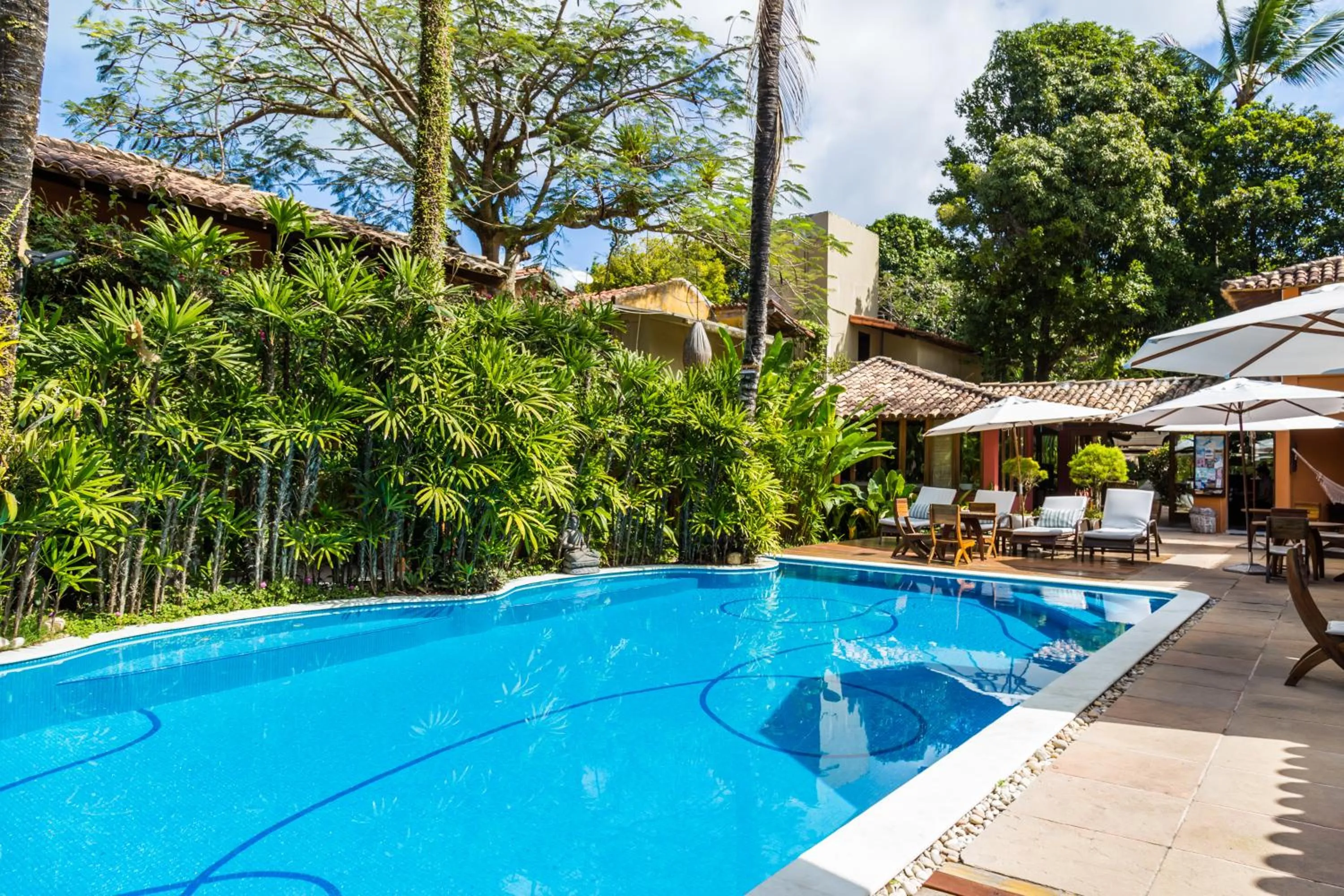 Swimming pool in Hotel Pousada Coqueiros
