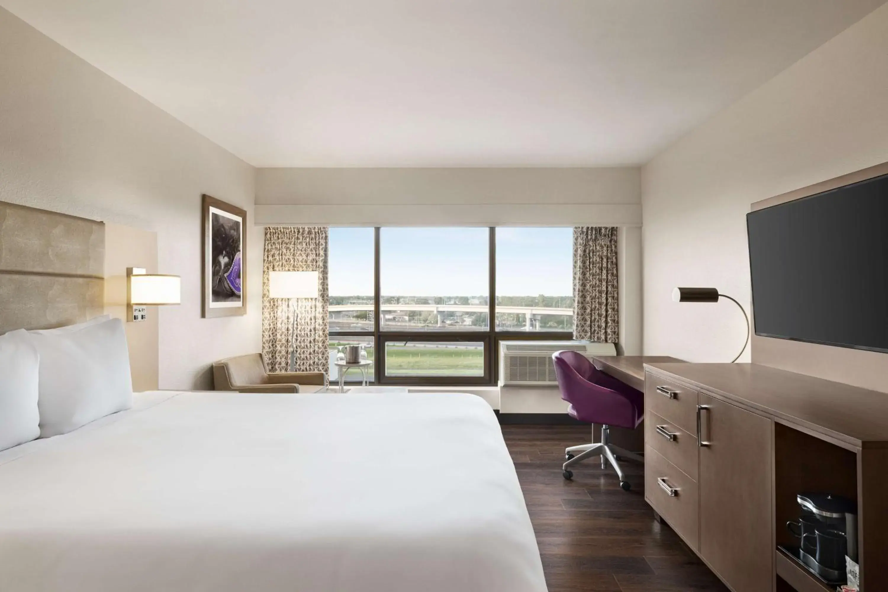 King Room in DoubleTree by Hilton New Orleans Airport King Room in DoubleTree by Hilton New Orleans Airport