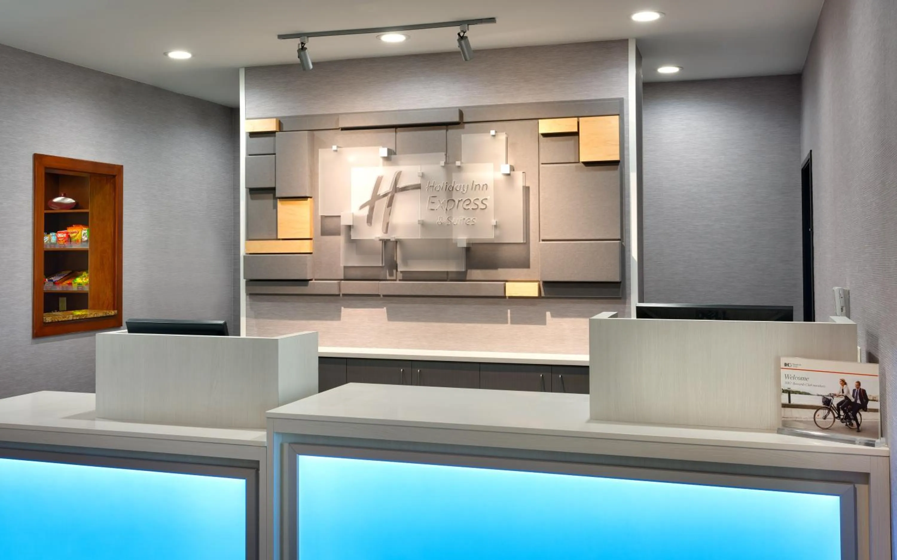 Property building in Holiday Inn Express & Suites Orem-North Provo