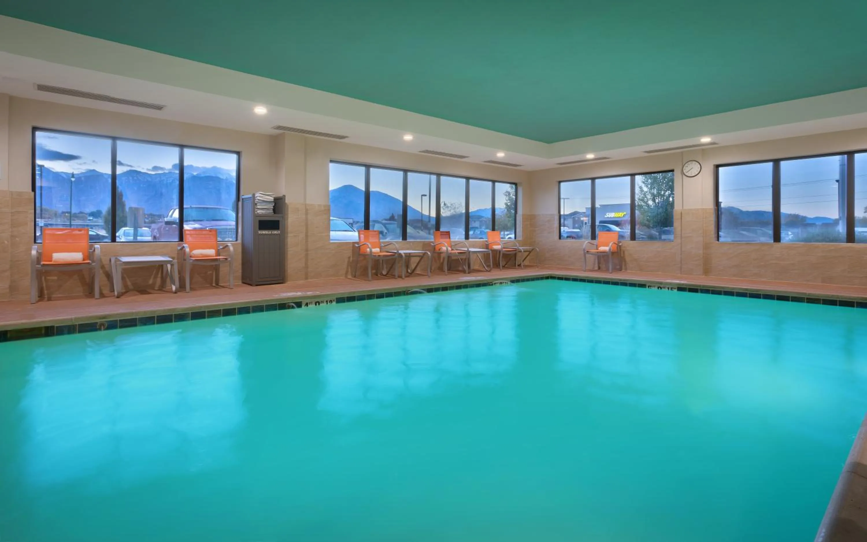Swimming pool in Holiday Inn Express & Suites Orem-North Provo