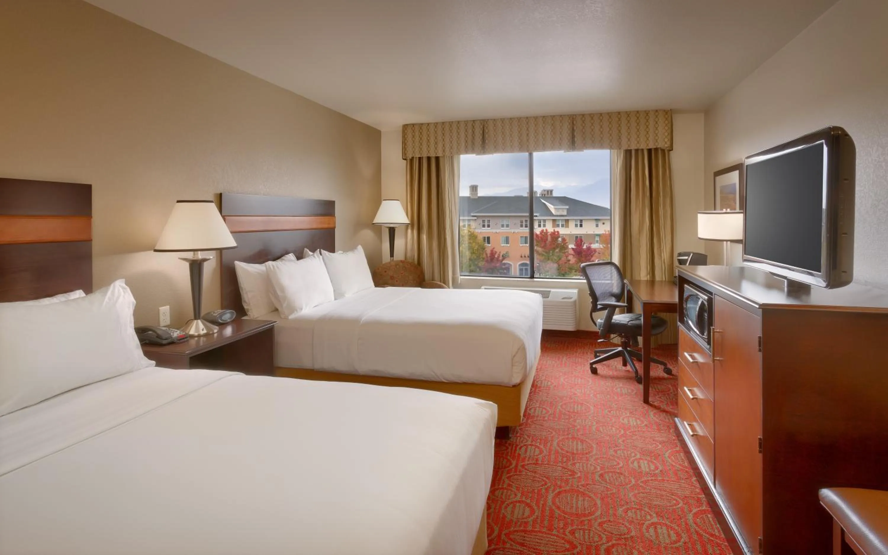 Photo of the whole room, Bed in Holiday Inn Express & Suites Orem-North Provo