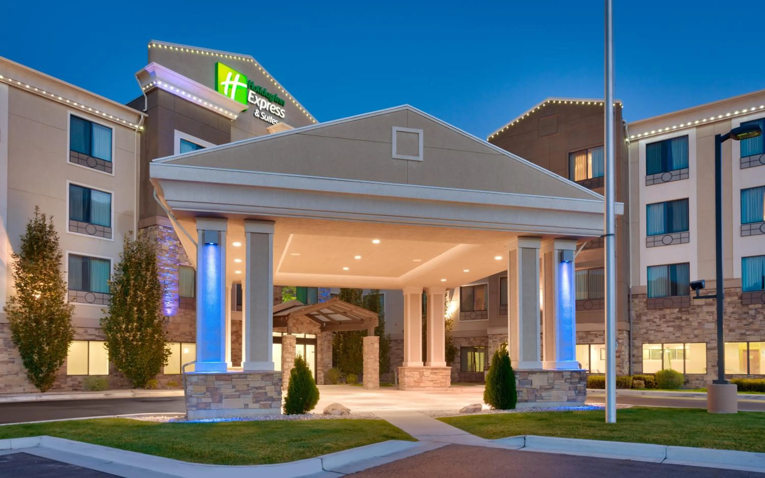 Property building in Holiday Inn Express & Suites Orem-North Provo