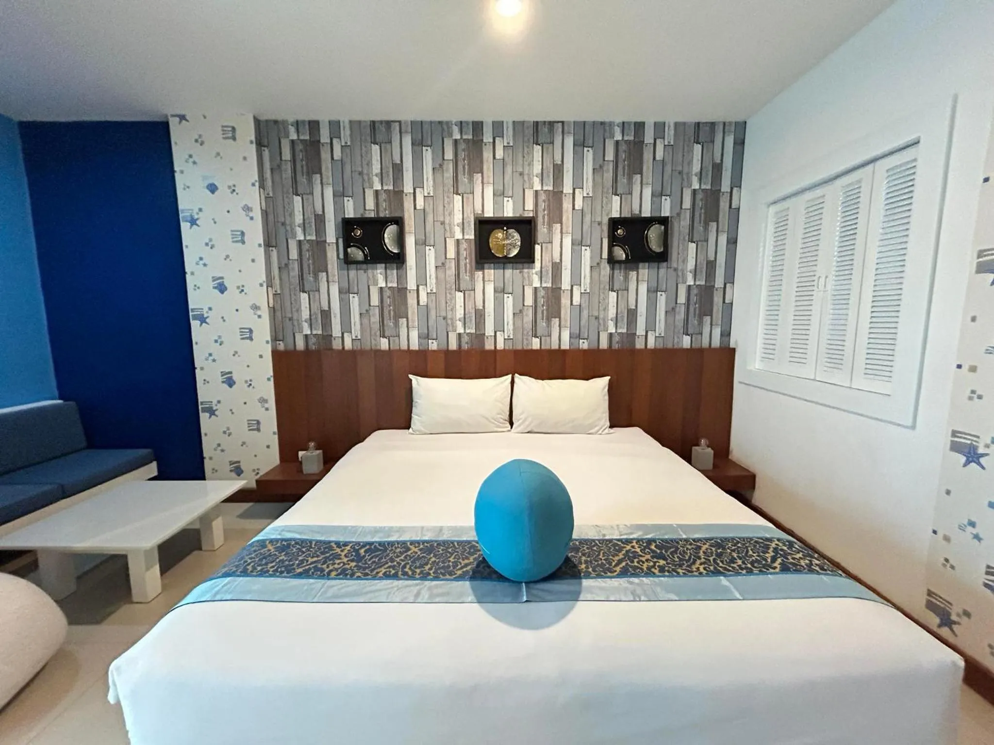 Bed in Benyada Lodge - Surin Beach