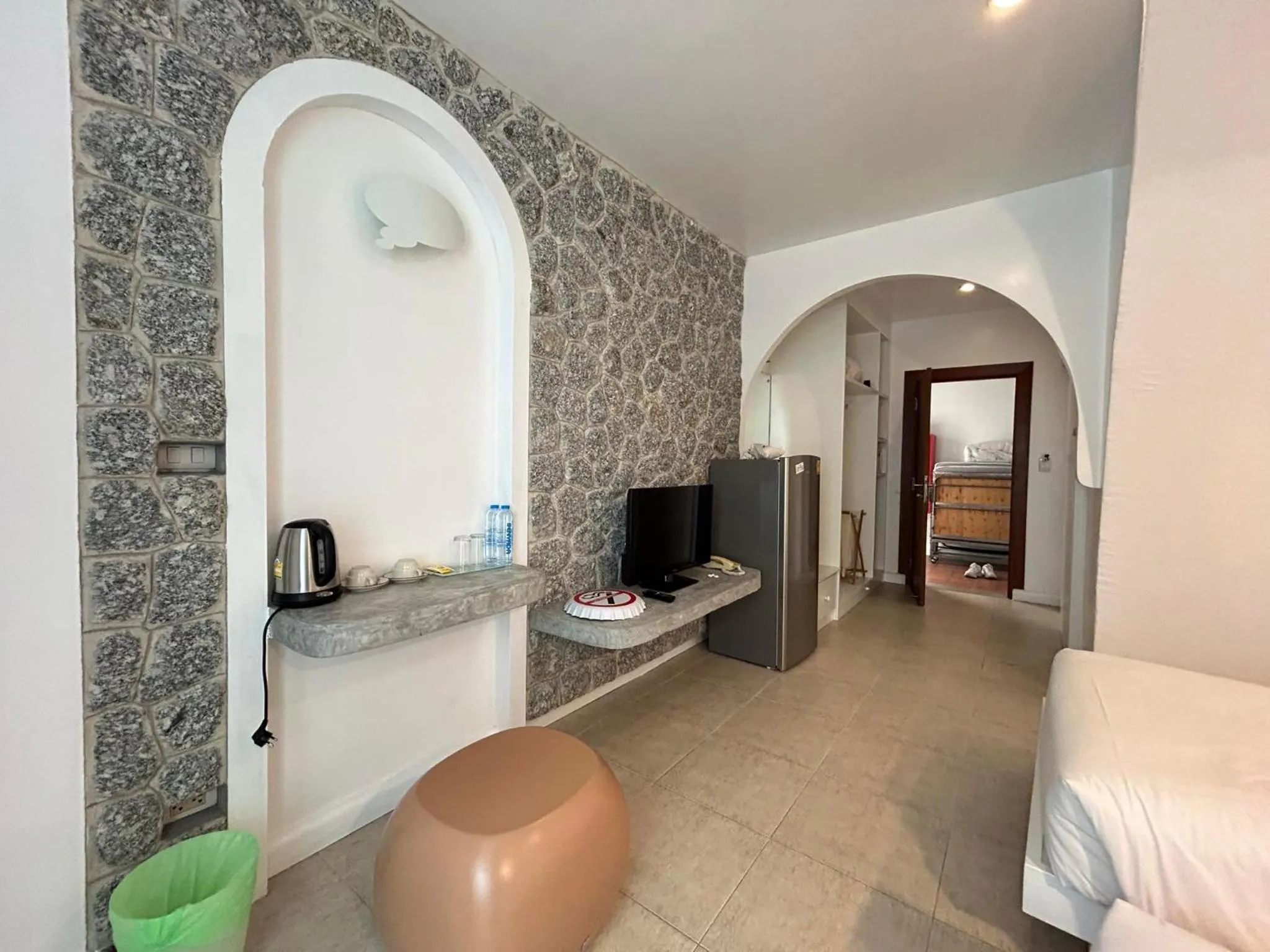 TV and multimedia, Bed in Benyada Lodge - Surin Beach