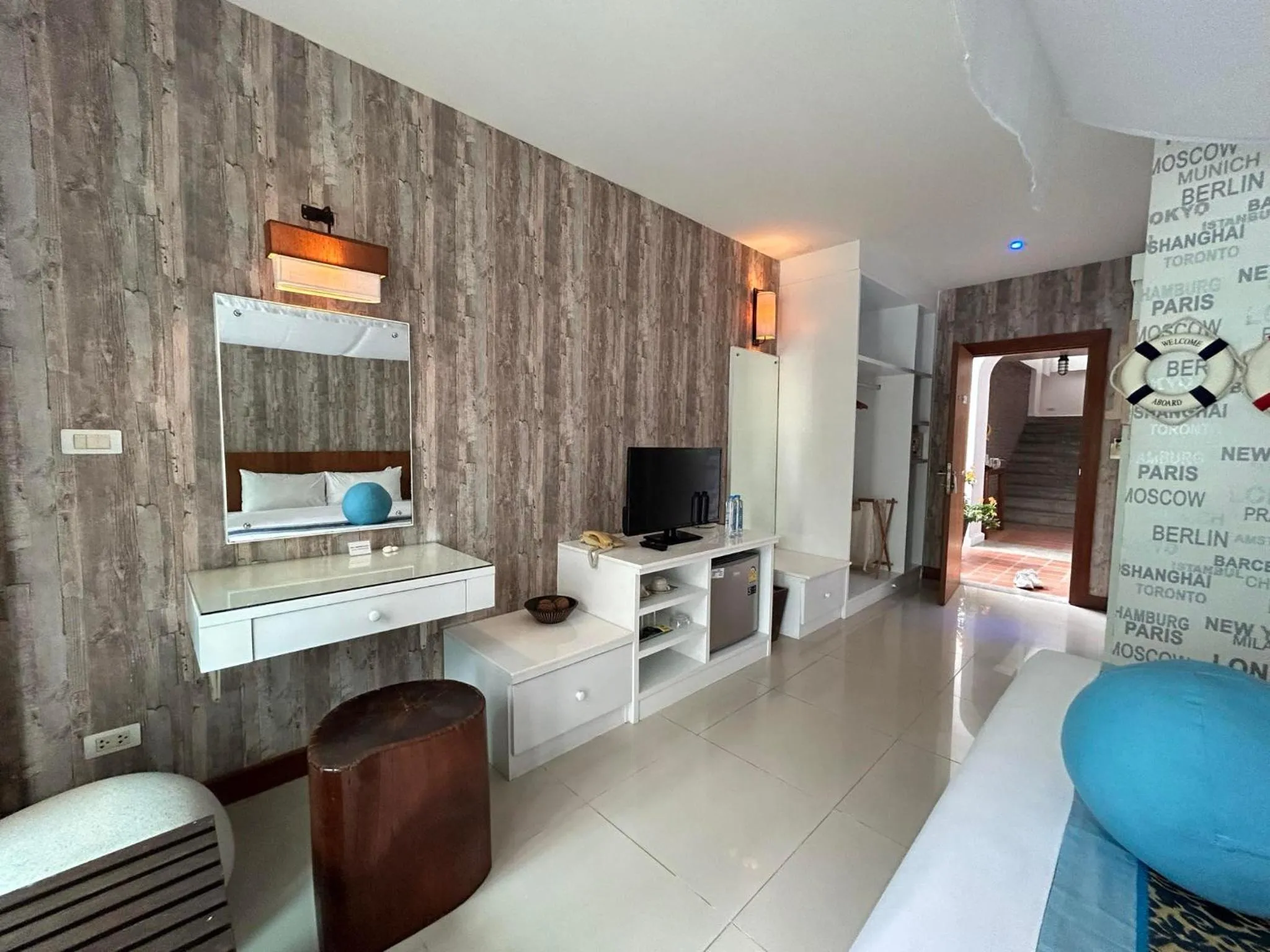 TV and multimedia in Benyada Lodge - Surin Beach