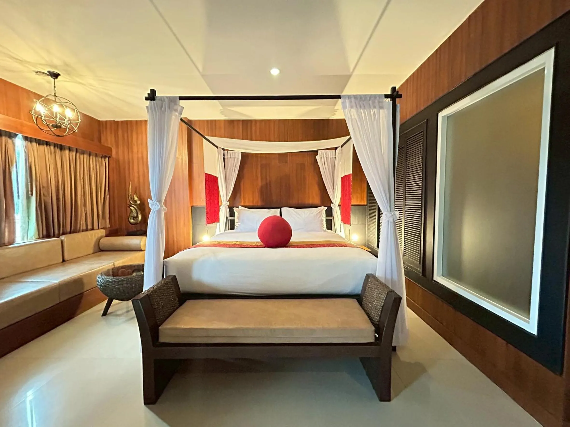 Seating area, Bed in Benyada Lodge - Surin Beach