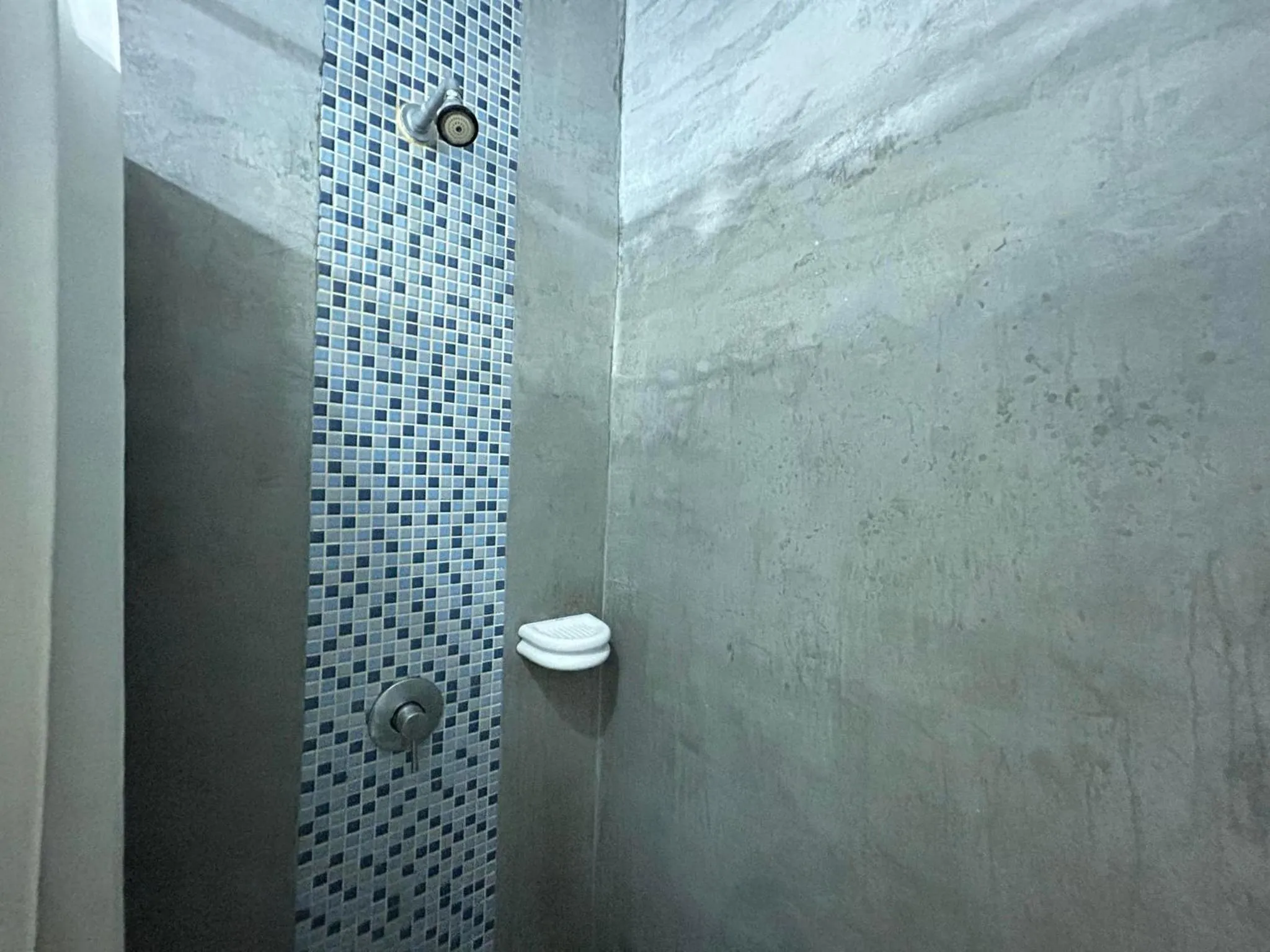 Shower in Benyada Lodge - Surin Beach