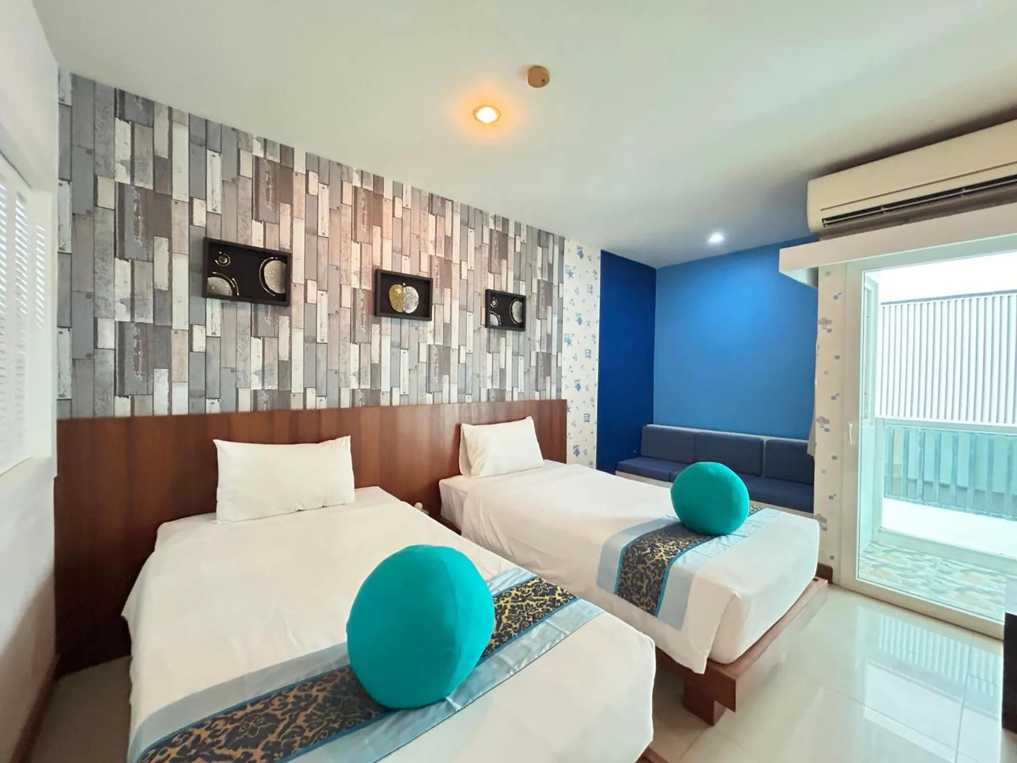 Bed in Benyada Lodge - Surin Beach