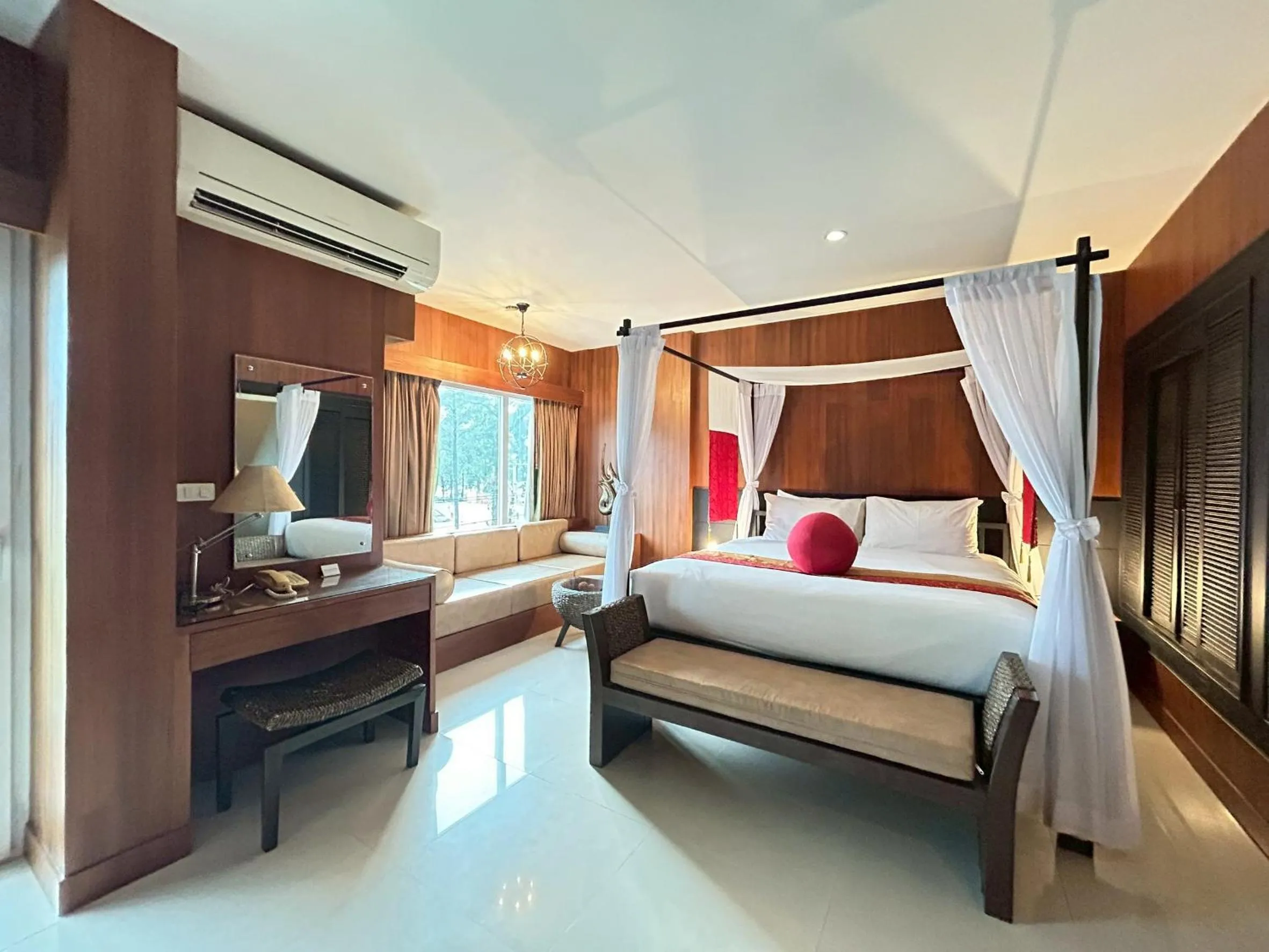 Bed in Benyada Lodge - Surin Beach