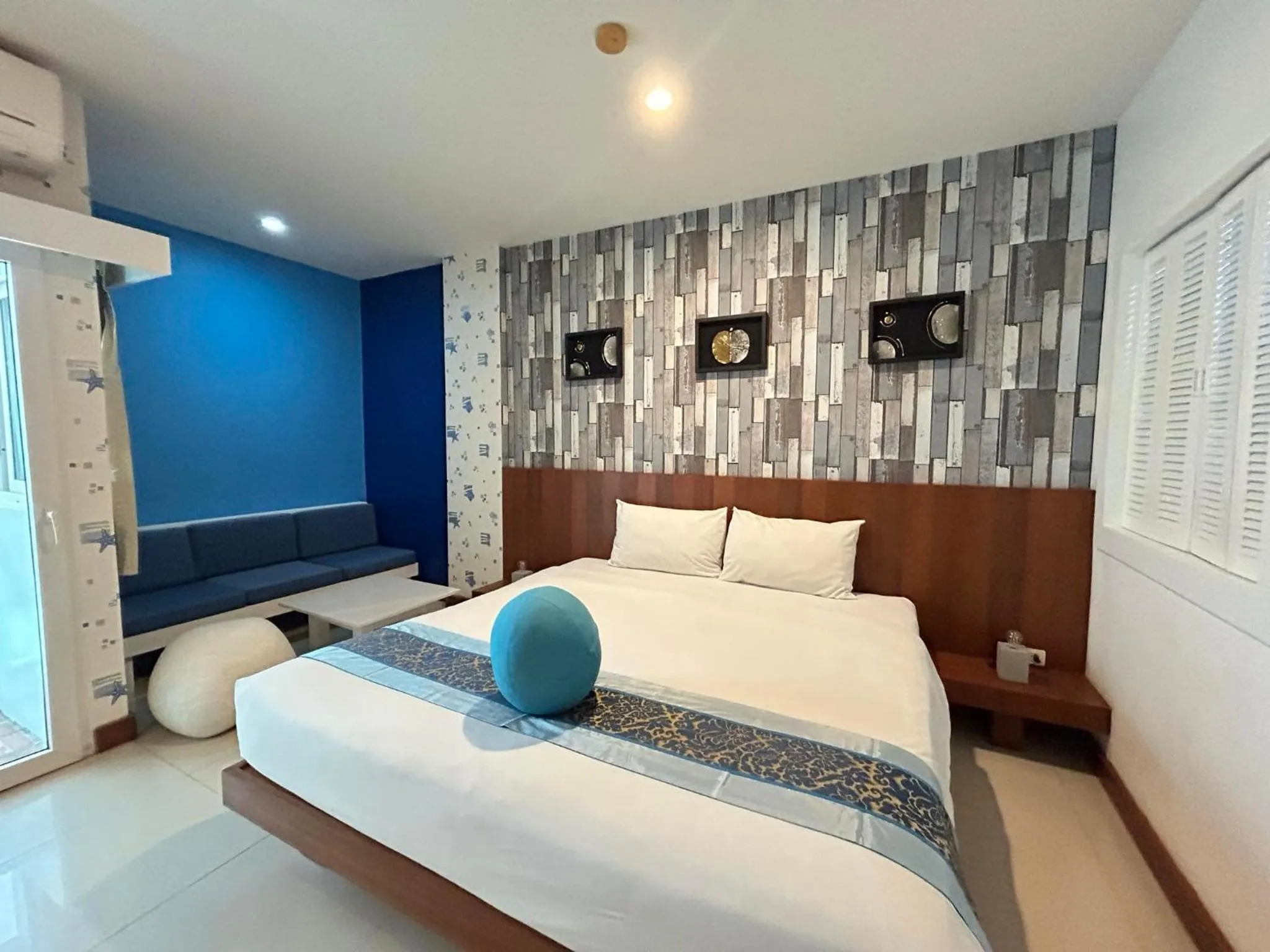 Bed in Benyada Lodge - Surin Beach