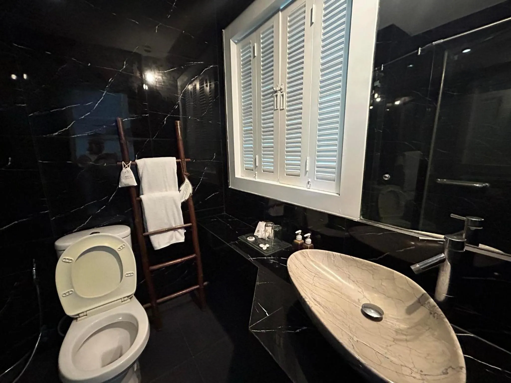 Toilet in Benyada Lodge - Surin Beach