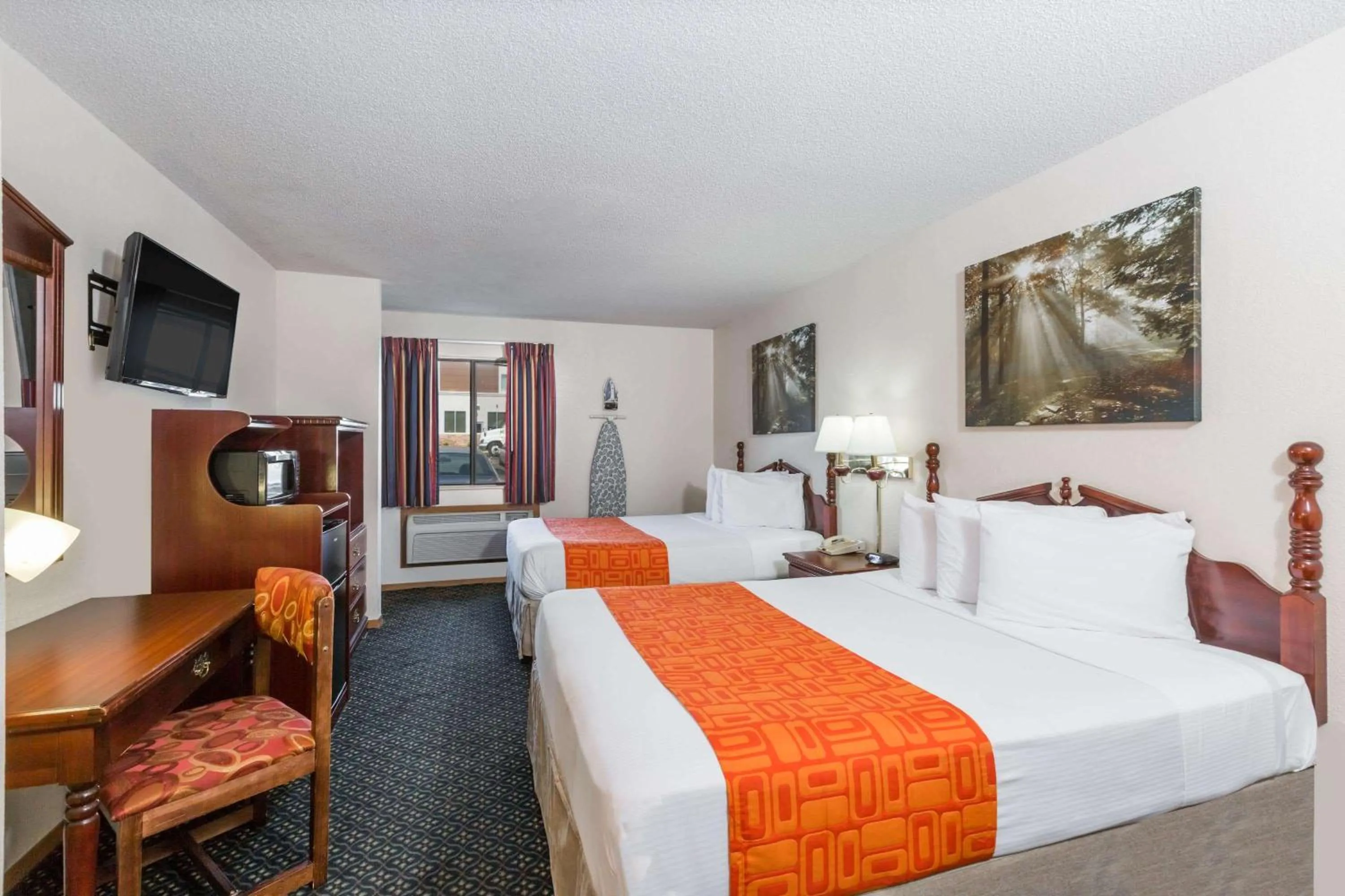 Bedroom, Bed in Howard Johnson by Wyndham Wichita Airport