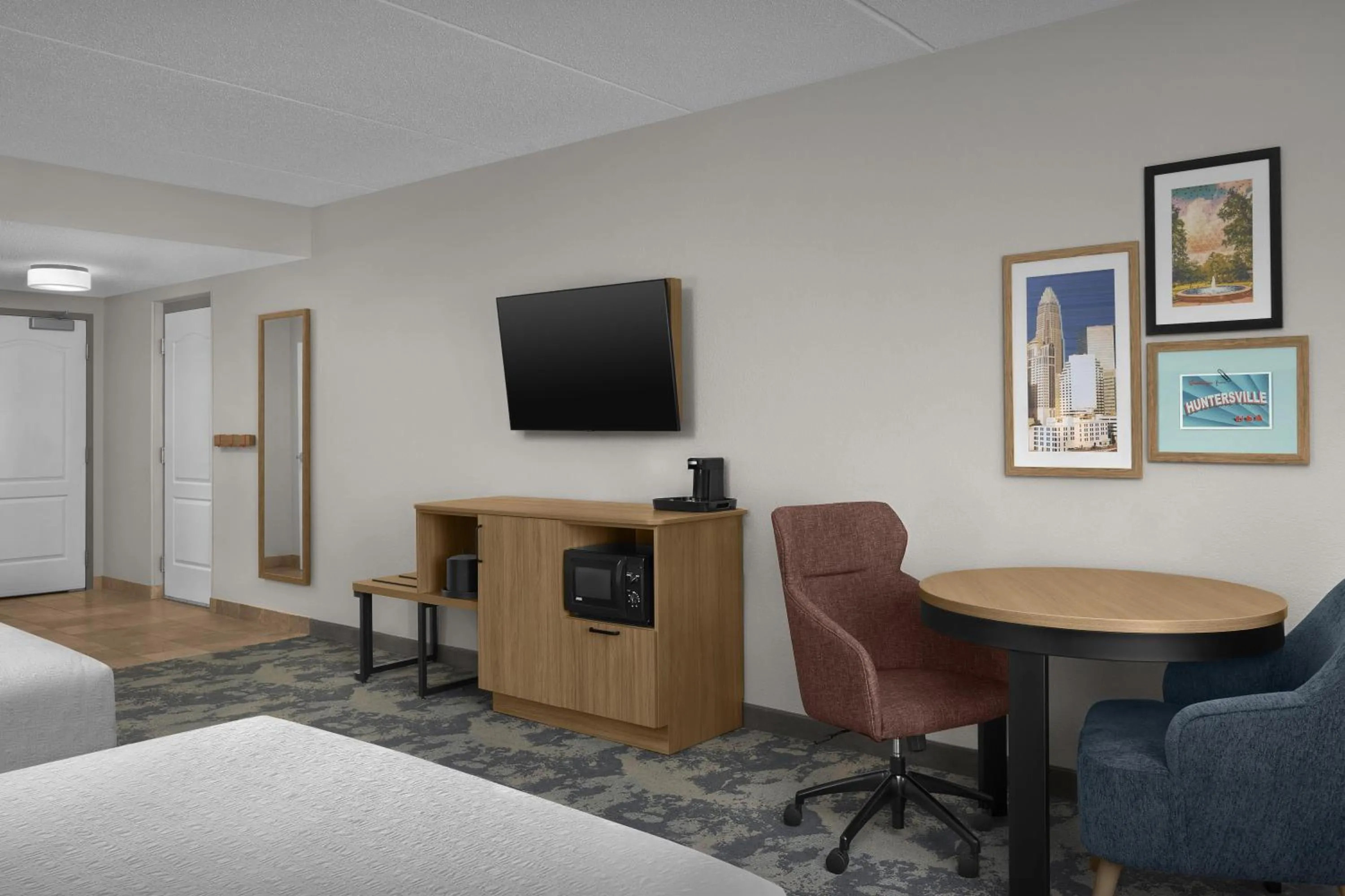 Bed in Hampton Inn & Suites Huntersville