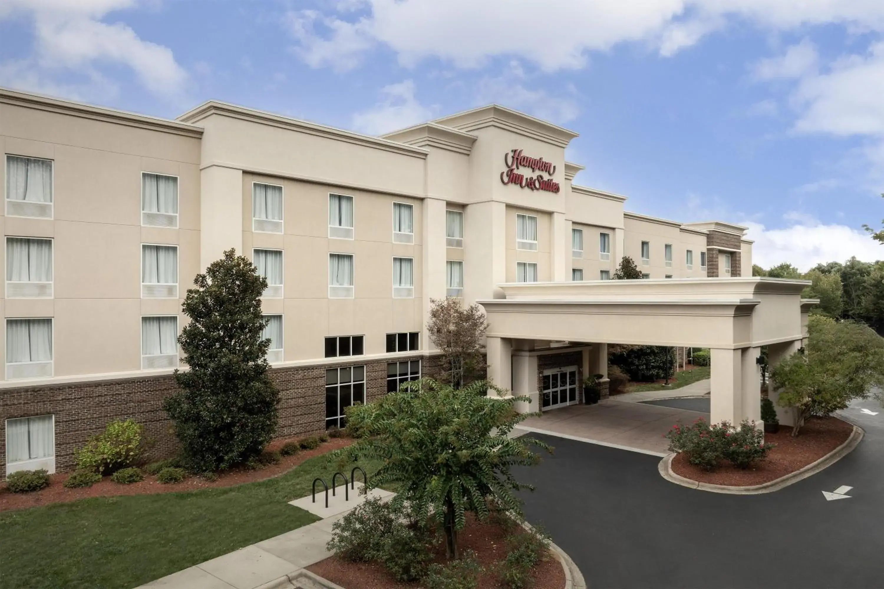 Property building in Hampton Inn & Suites Huntersville Property building in Hampton Inn & Suites Huntersville