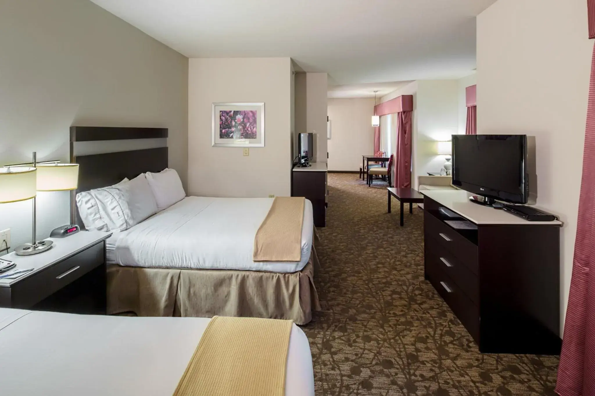 Photo of the whole room, Bed in Holiday Inn Express Augusta North by IHG Photo of the whole room, Bed in Holiday Inn Express Augusta North by IHG