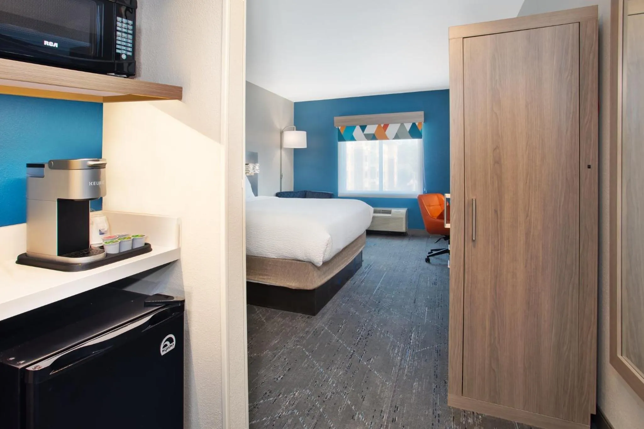 Photo of the whole room, Bed in Holiday Inn Express Augusta North by IHG