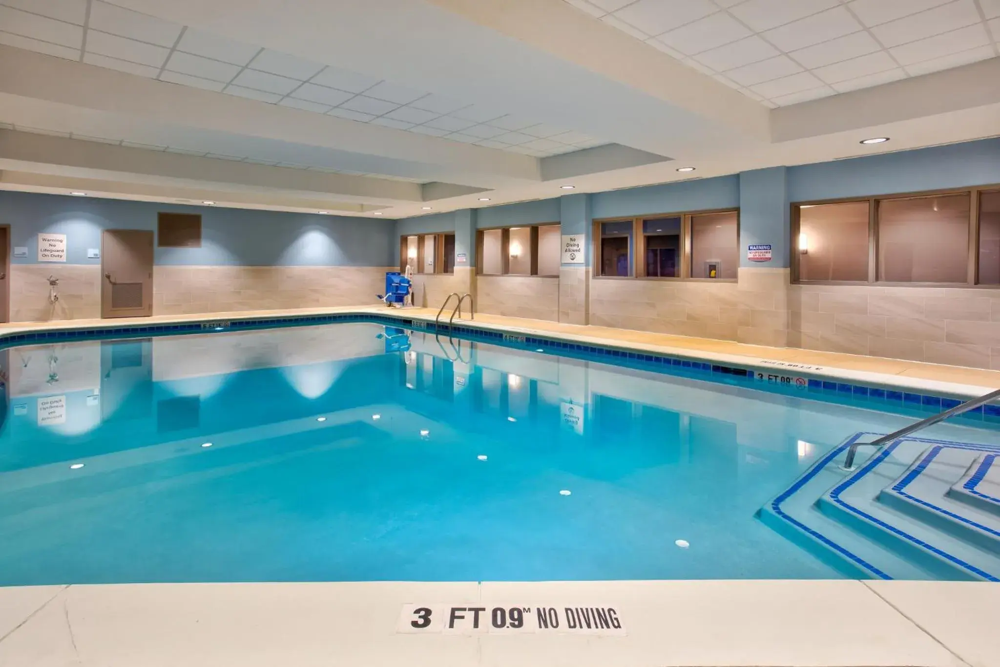 Swimming pool in Holiday Inn Express Augusta North by IHG Swimming pool in Holiday Inn Express Augusta North by IHG