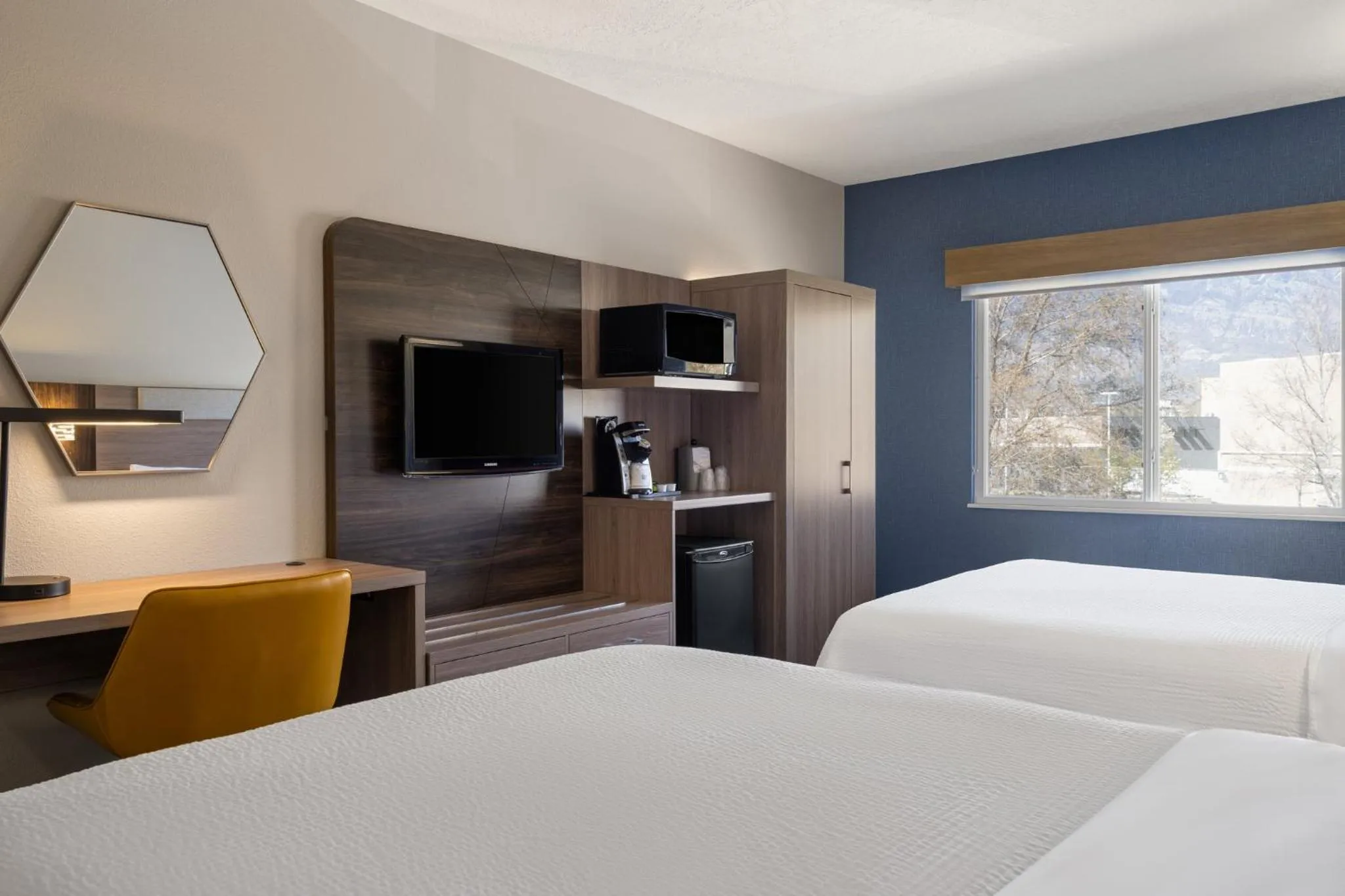 Photo of the whole room, Bed in Holiday Inn Express & Suites American Fork - North Provo by IHG