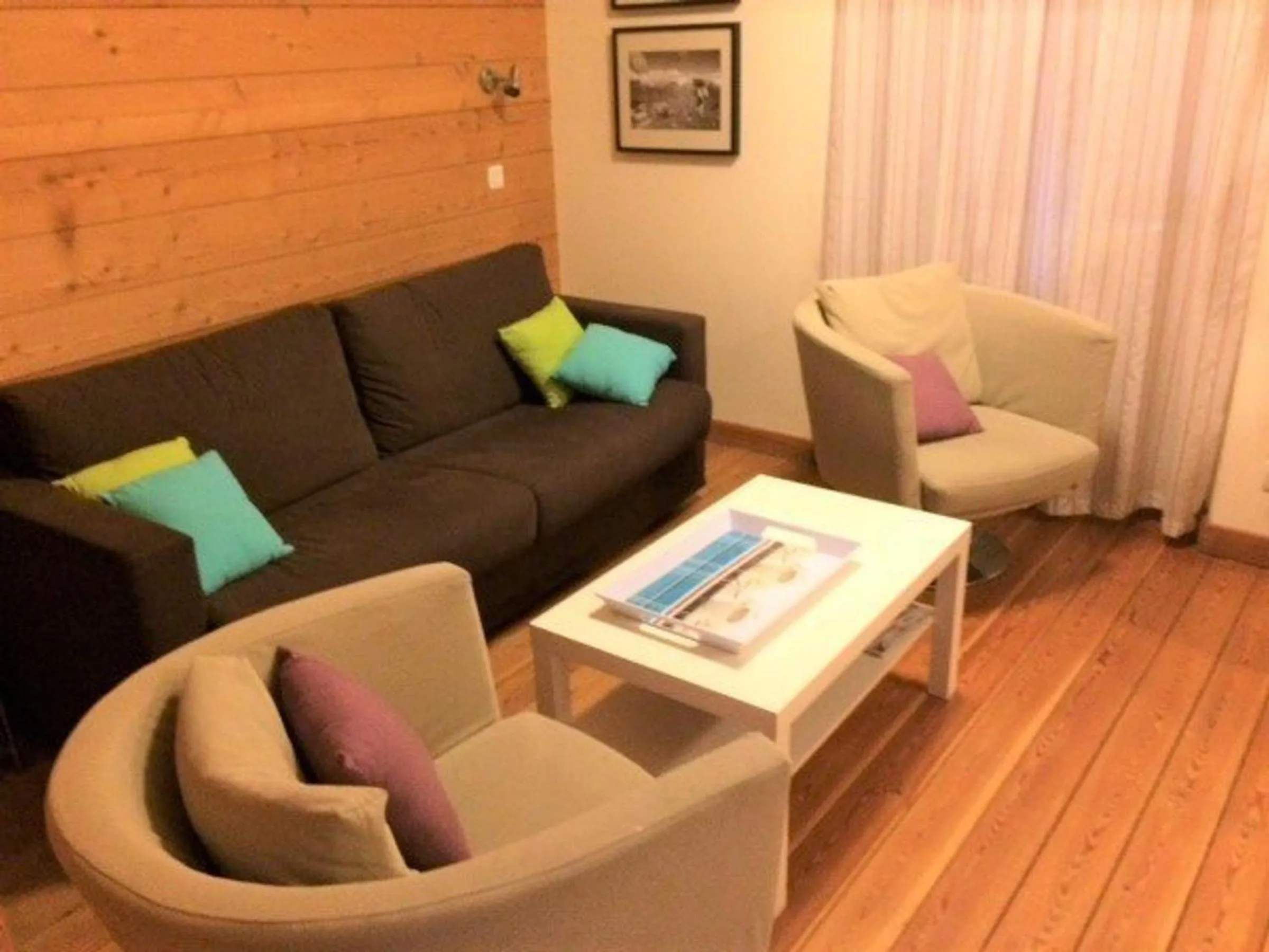 Appartement rénové 3 pièces, proche gare et remontées mécaniques - FR-1-330C-84