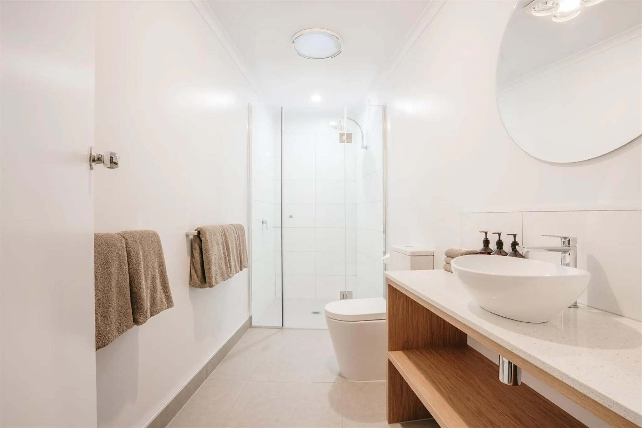 Shower in Waratah On York