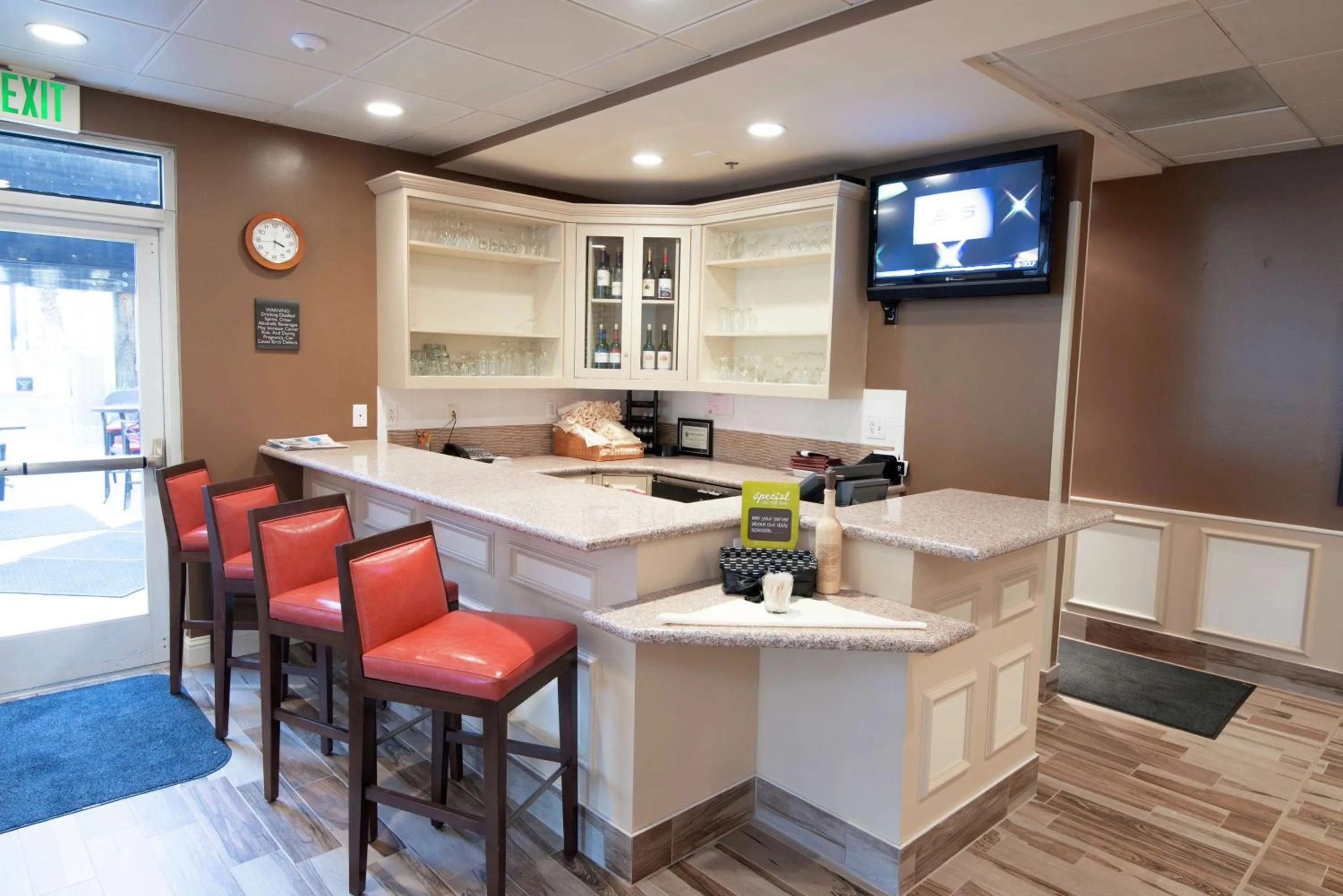 Lounge or bar in Hilton Garden Inn Redding