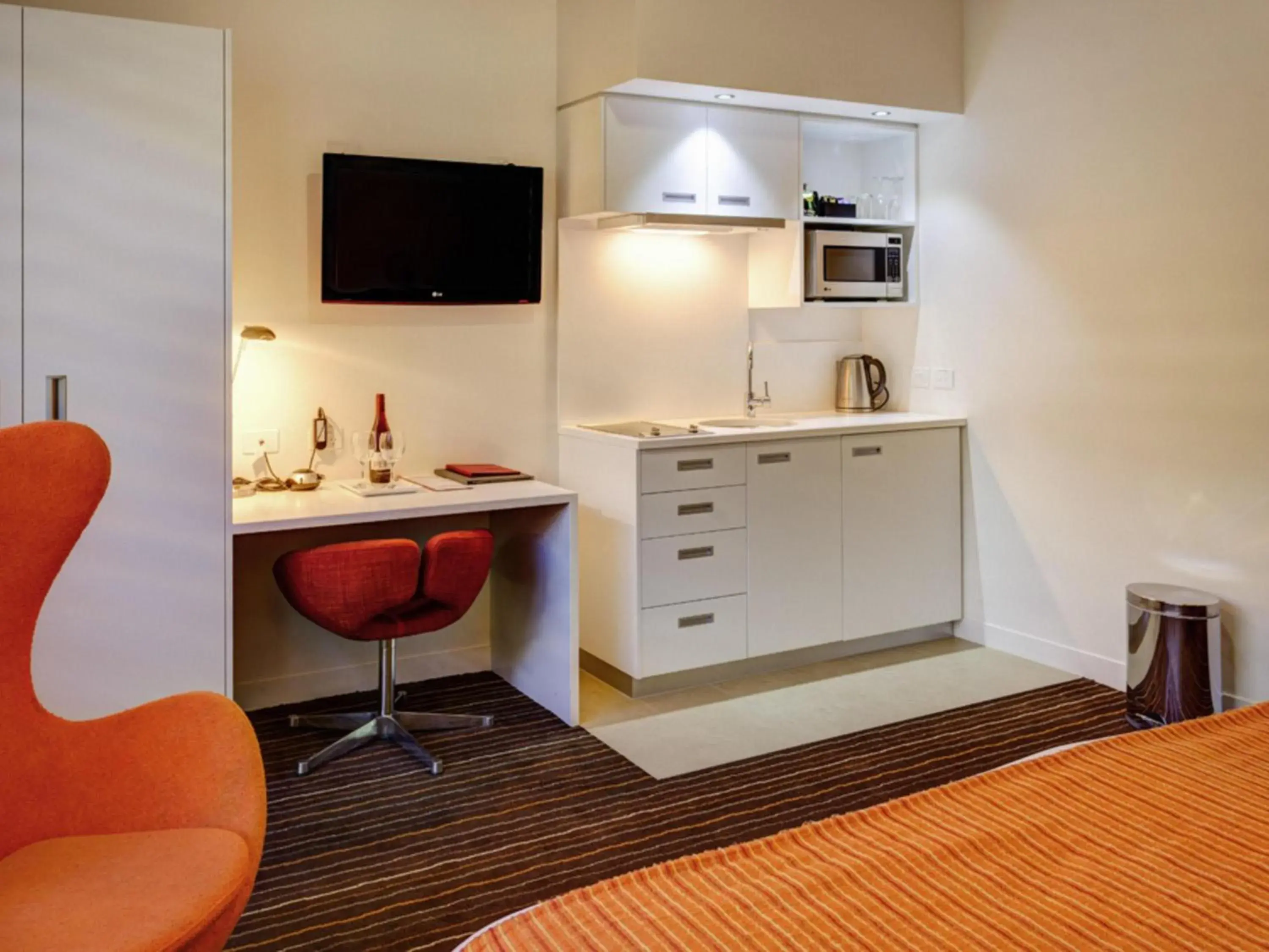 Bedroom in Mantra Charles Hotel Bedroom in Mantra Charles Hotel