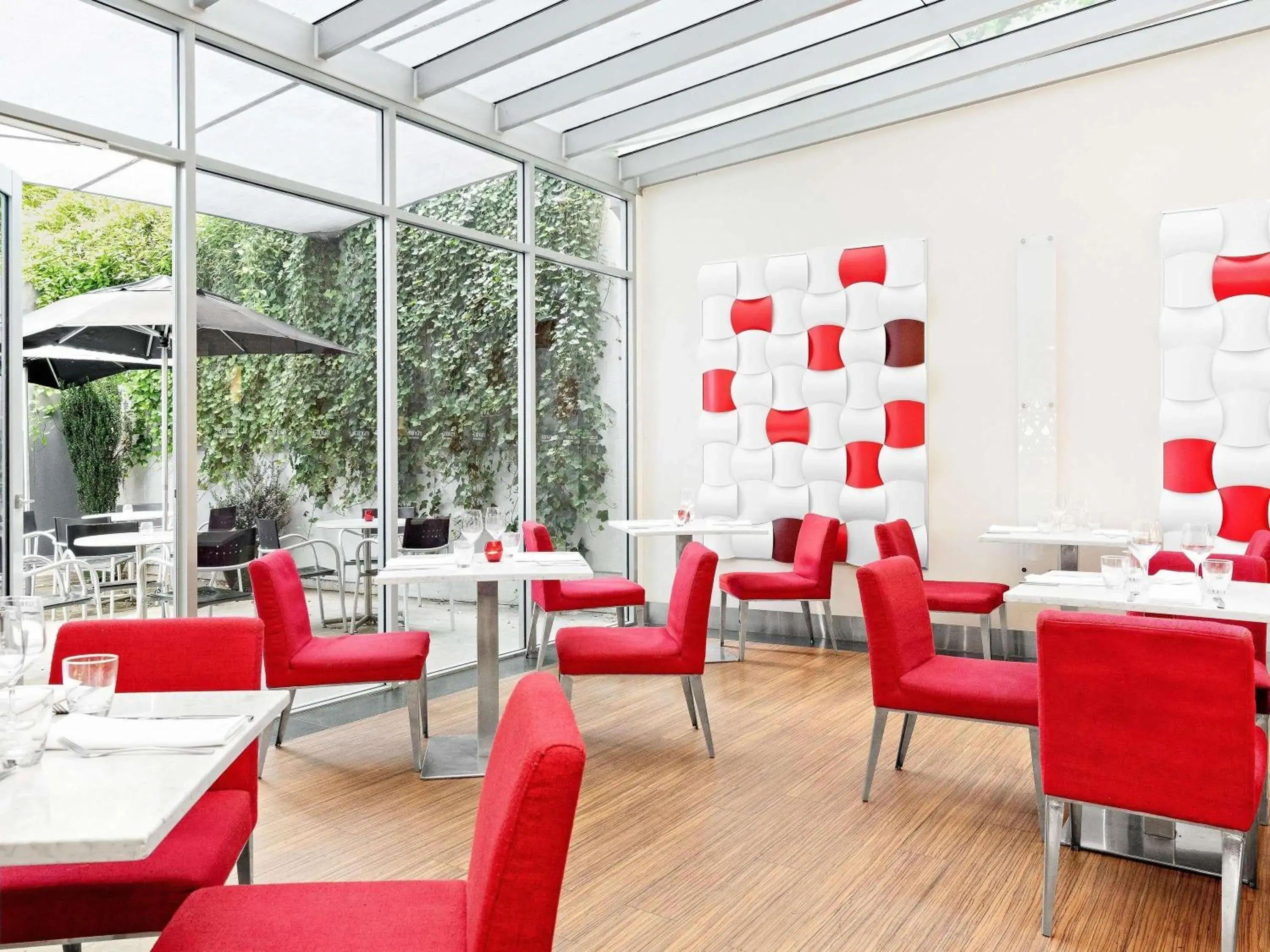 Restaurant/places to eat in Mantra Charles Hotel Restaurant/places to eat in Mantra Charles Hotel