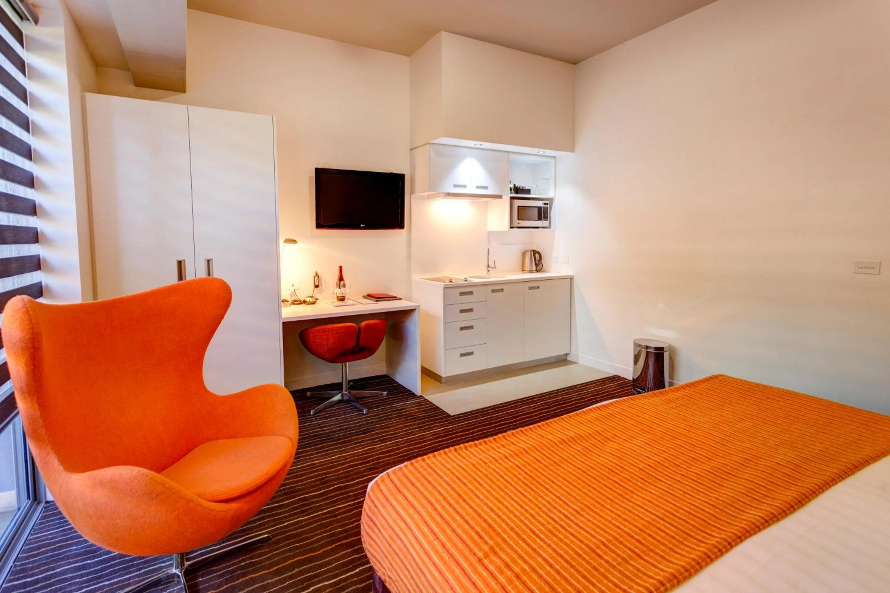 TV and multimedia, Bed in Mantra Charles Hotel