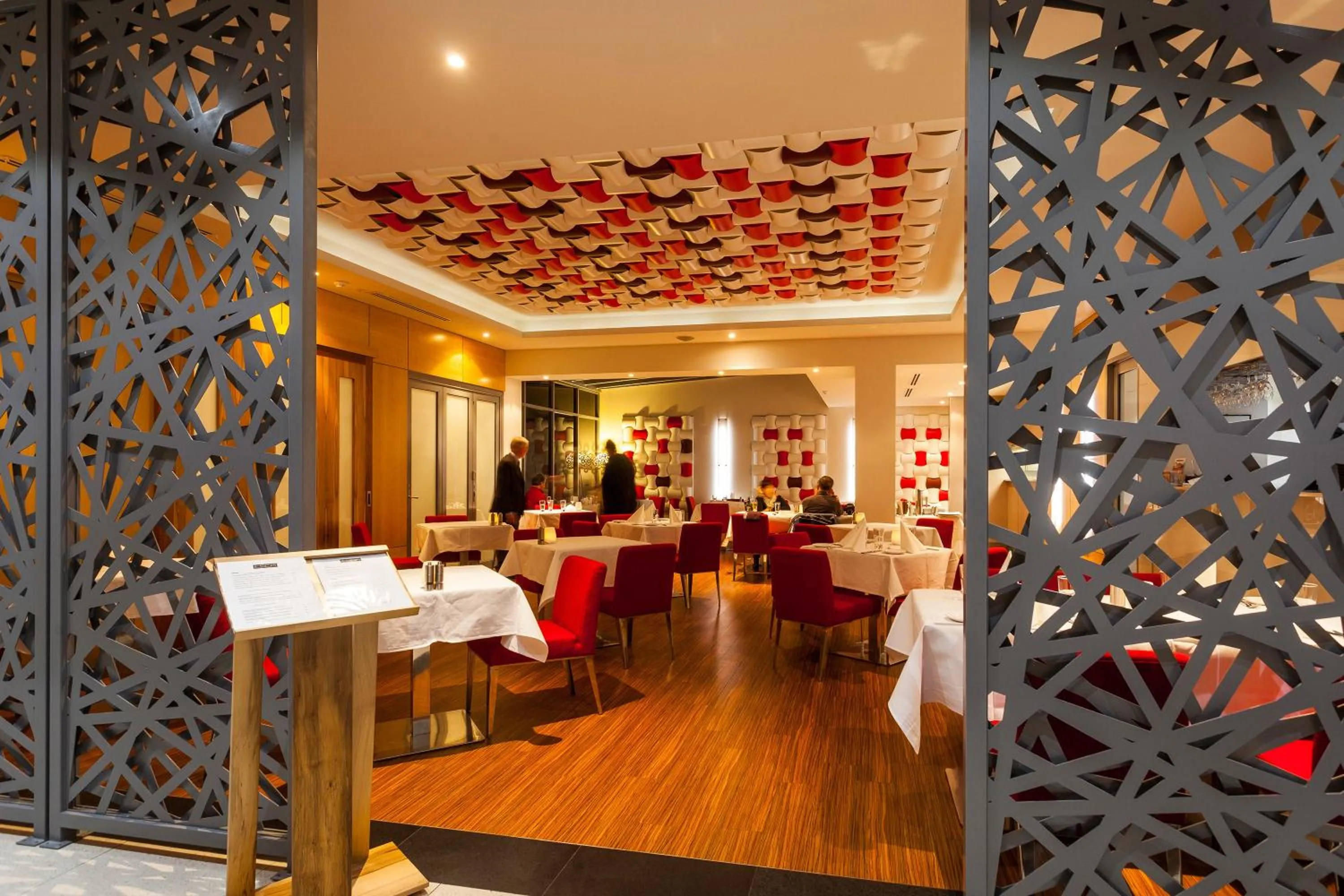 Restaurant/places to eat in Mantra Charles Hotel