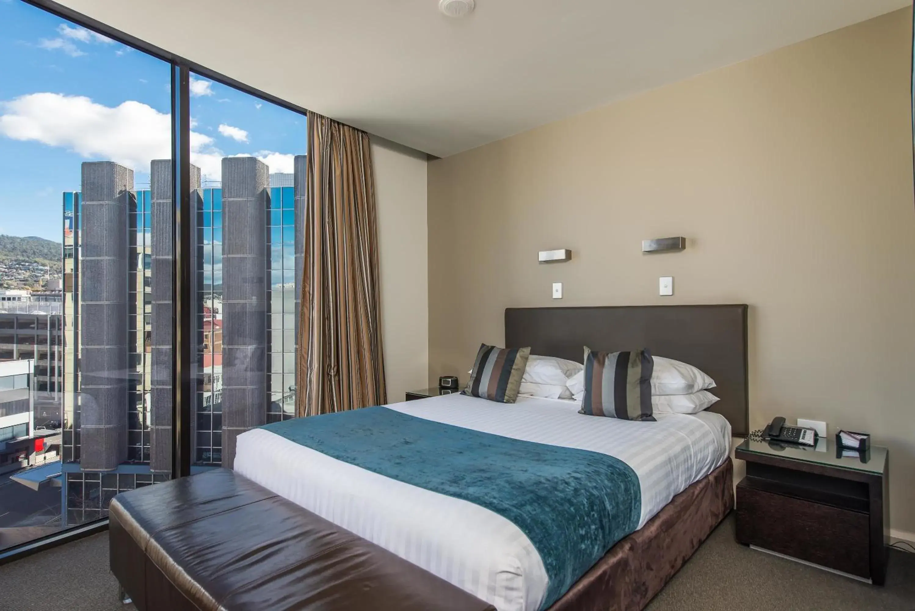 Queen Room in Mantra Collins Hotel Queen Room in Mantra Collins Hotel