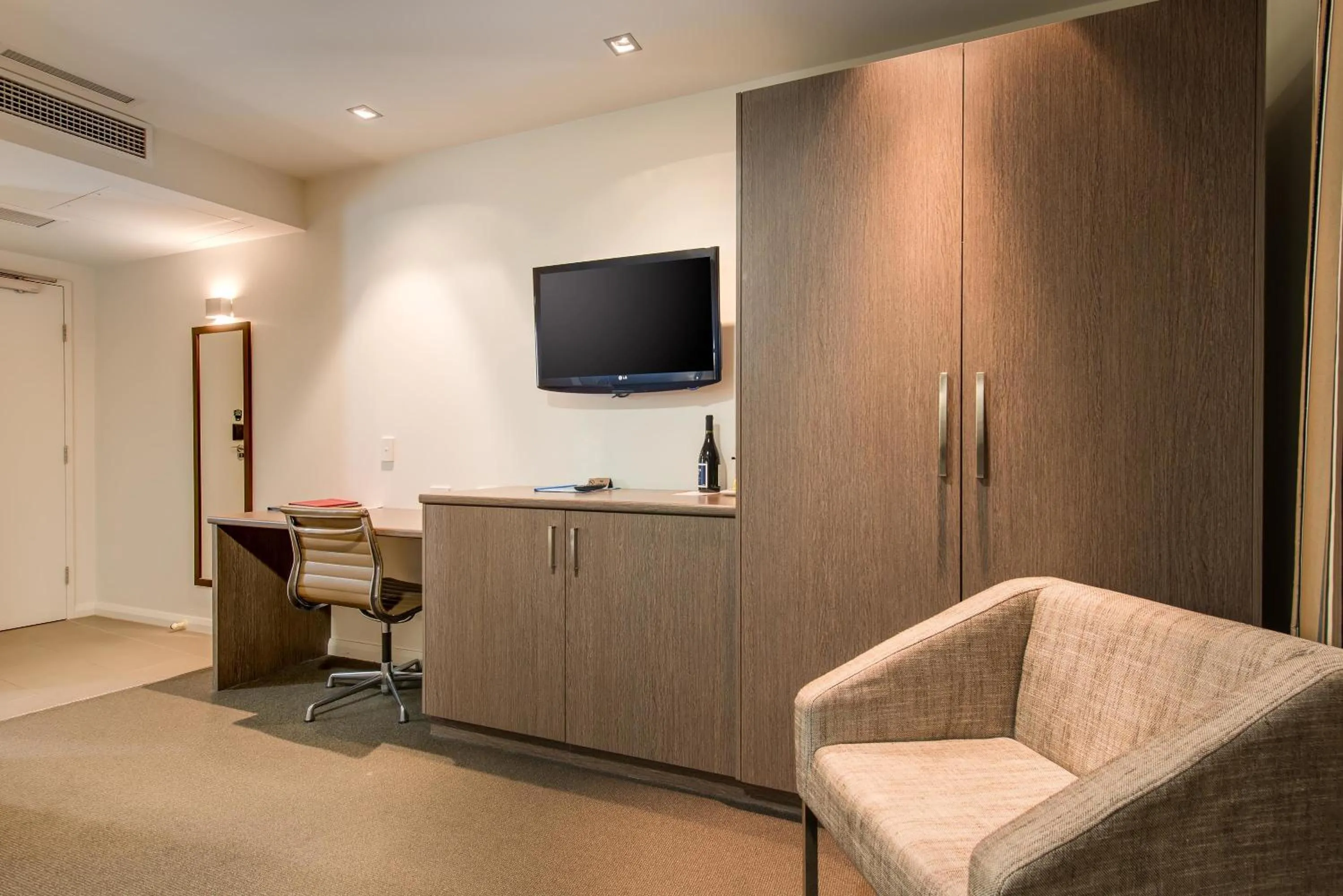 TV and multimedia in Mantra Collins Hotel