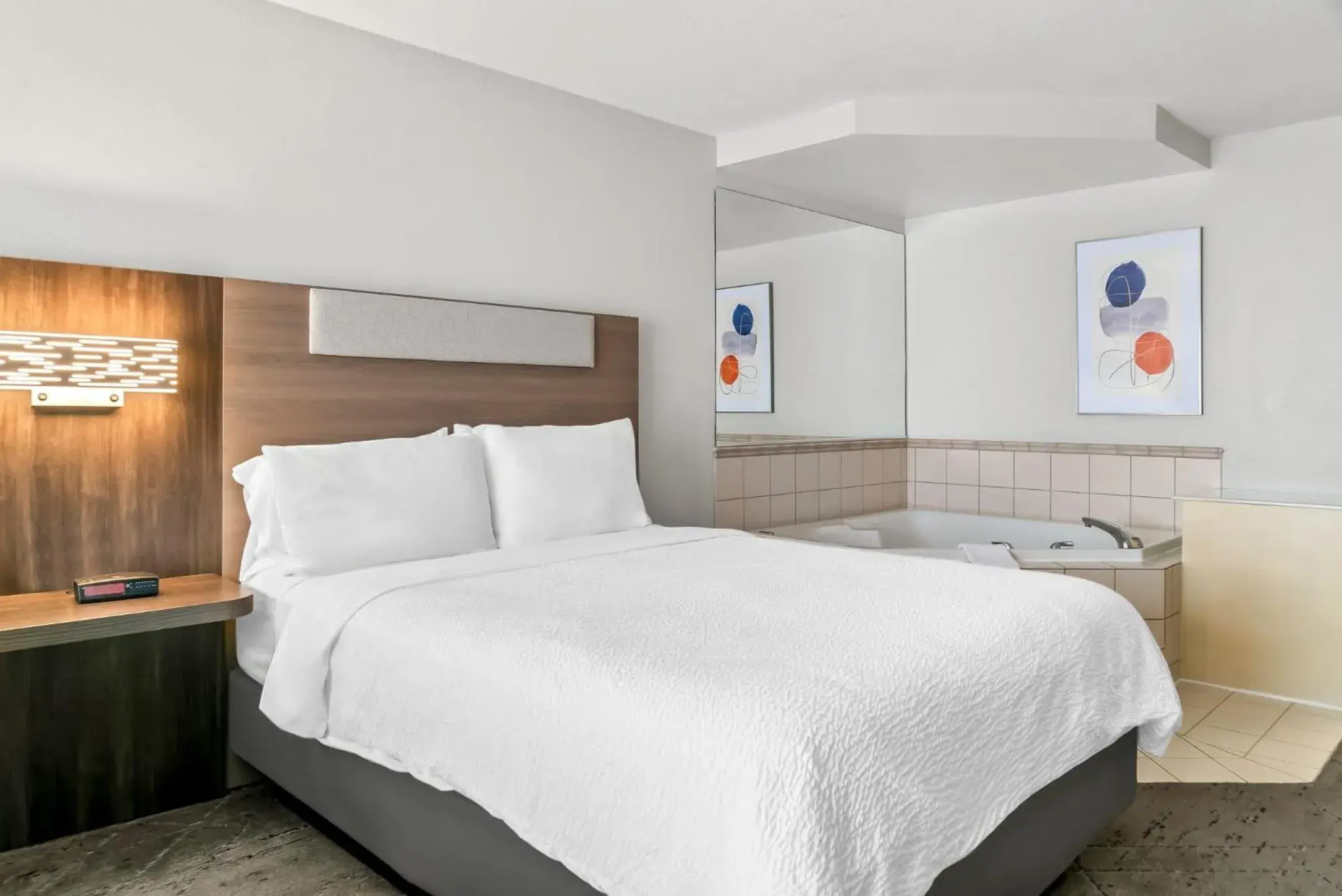 Queen Room with Spa Bath in Holiday Inn Express Lapeer by IHG Queen Room with Spa Bath in Holiday Inn Express Lapeer by IHG