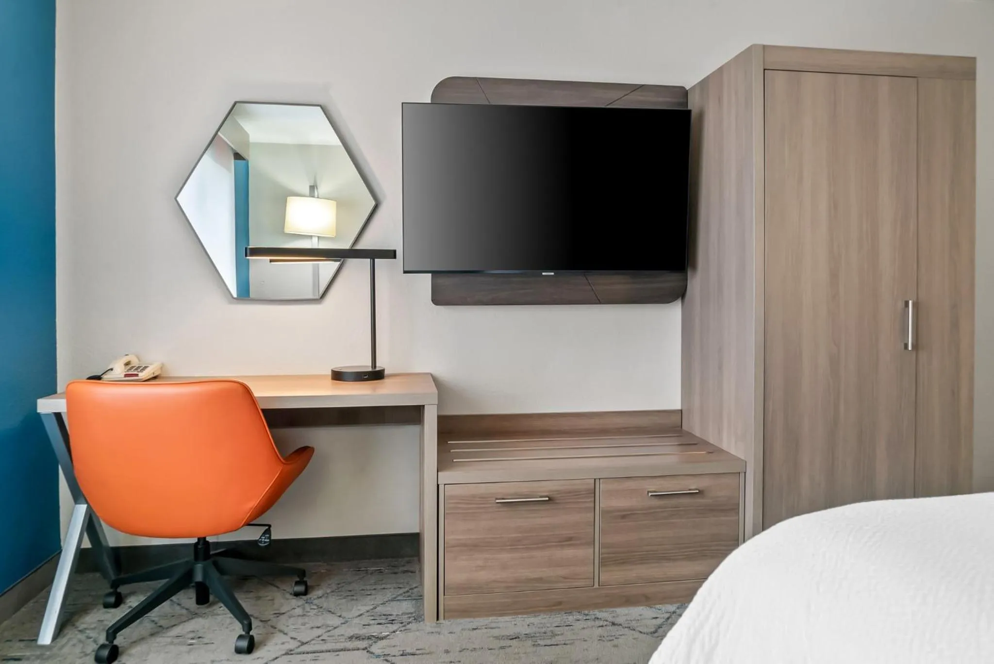 Photo of the whole room, Bed in Holiday Inn Express Lapeer by IHG