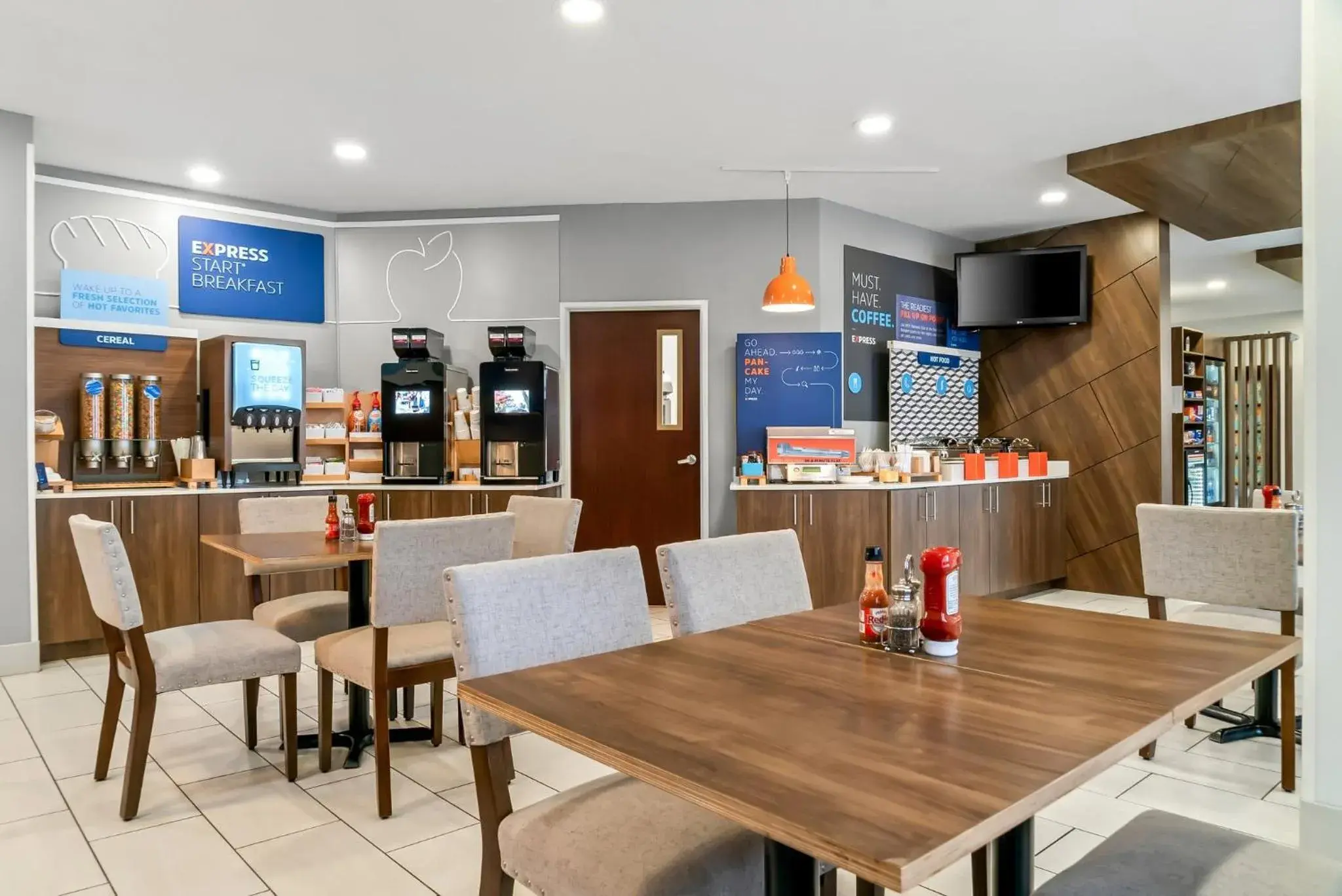 Breakfast in Holiday Inn Express Lapeer by IHG Breakfast in Holiday Inn Express Lapeer by IHG