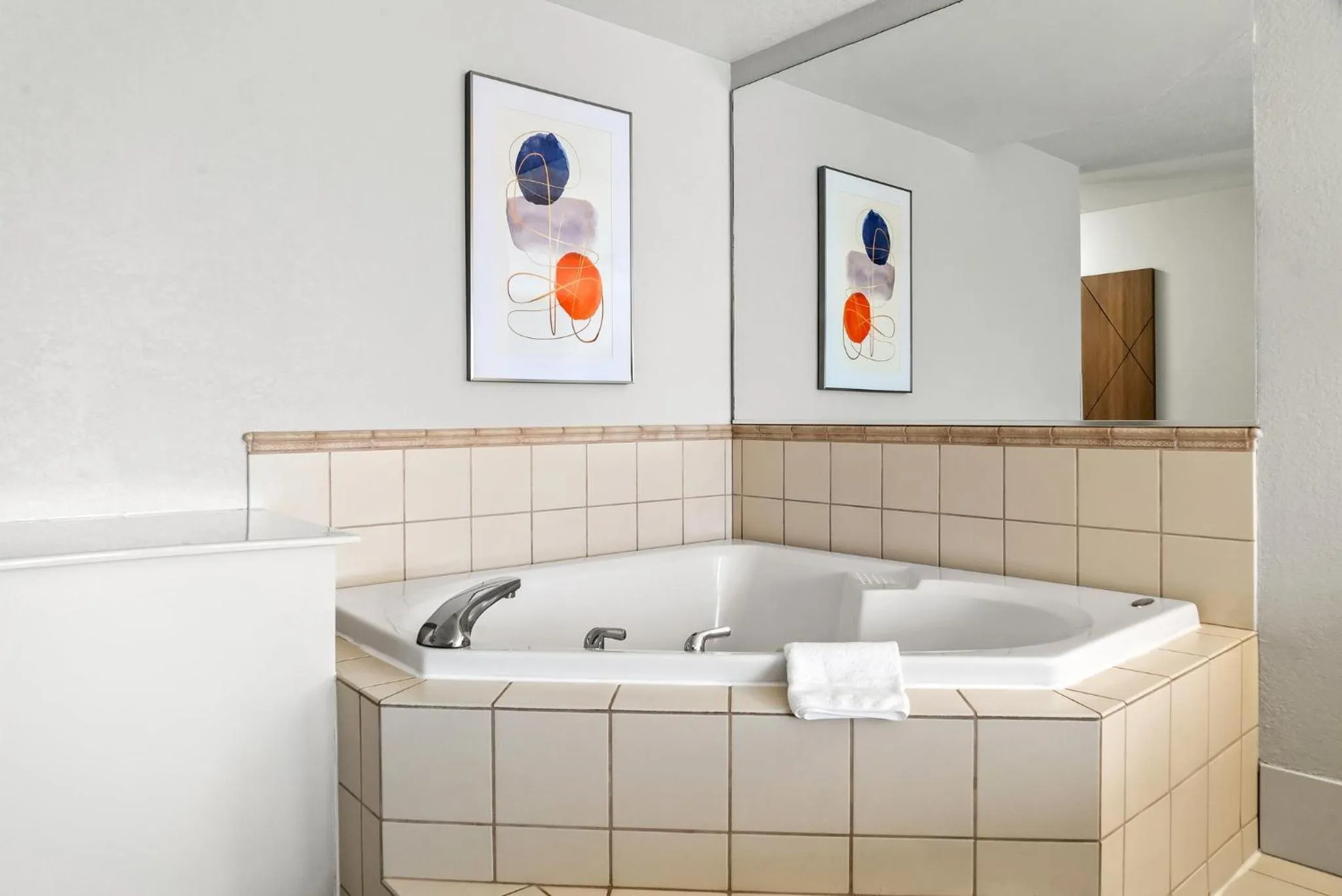 Photo of the whole room in Holiday Inn Express Lapeer by IHG