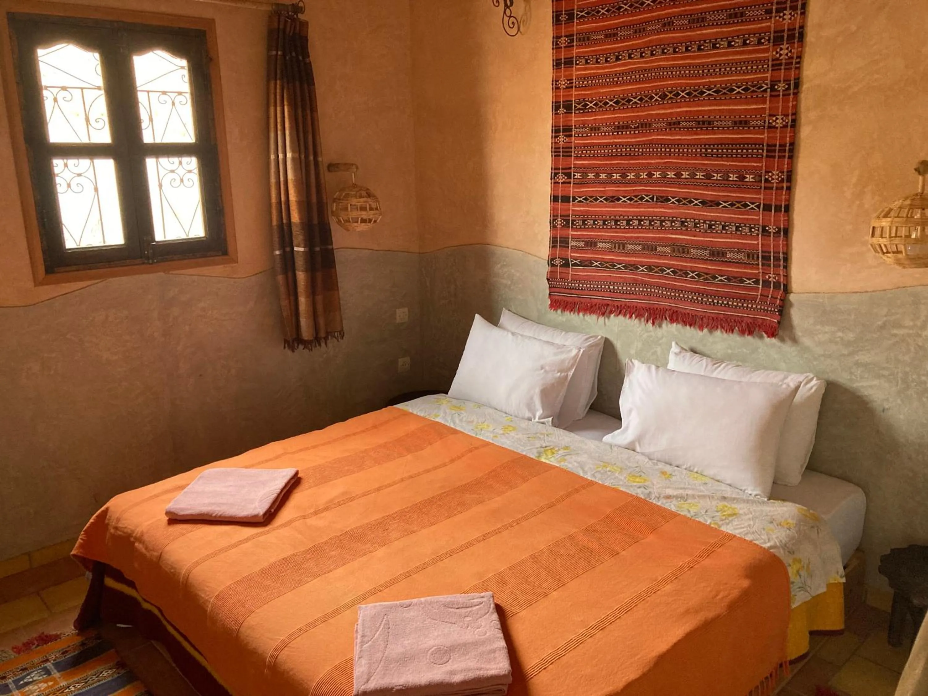 Photo of the whole room, Bed in Les 4 Saisons Du Dades