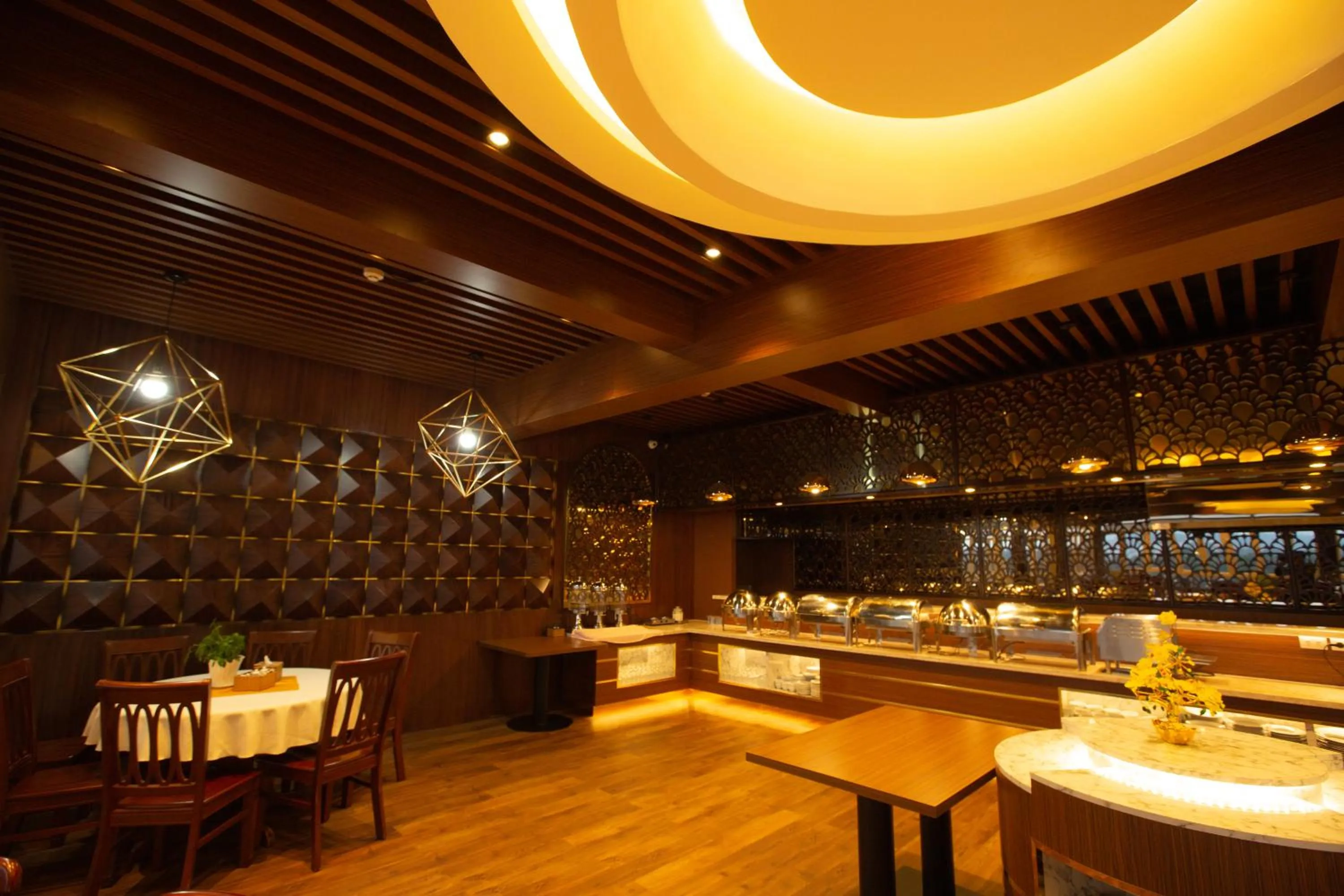 Restaurant/places to eat in Dragon King 1 Hotel