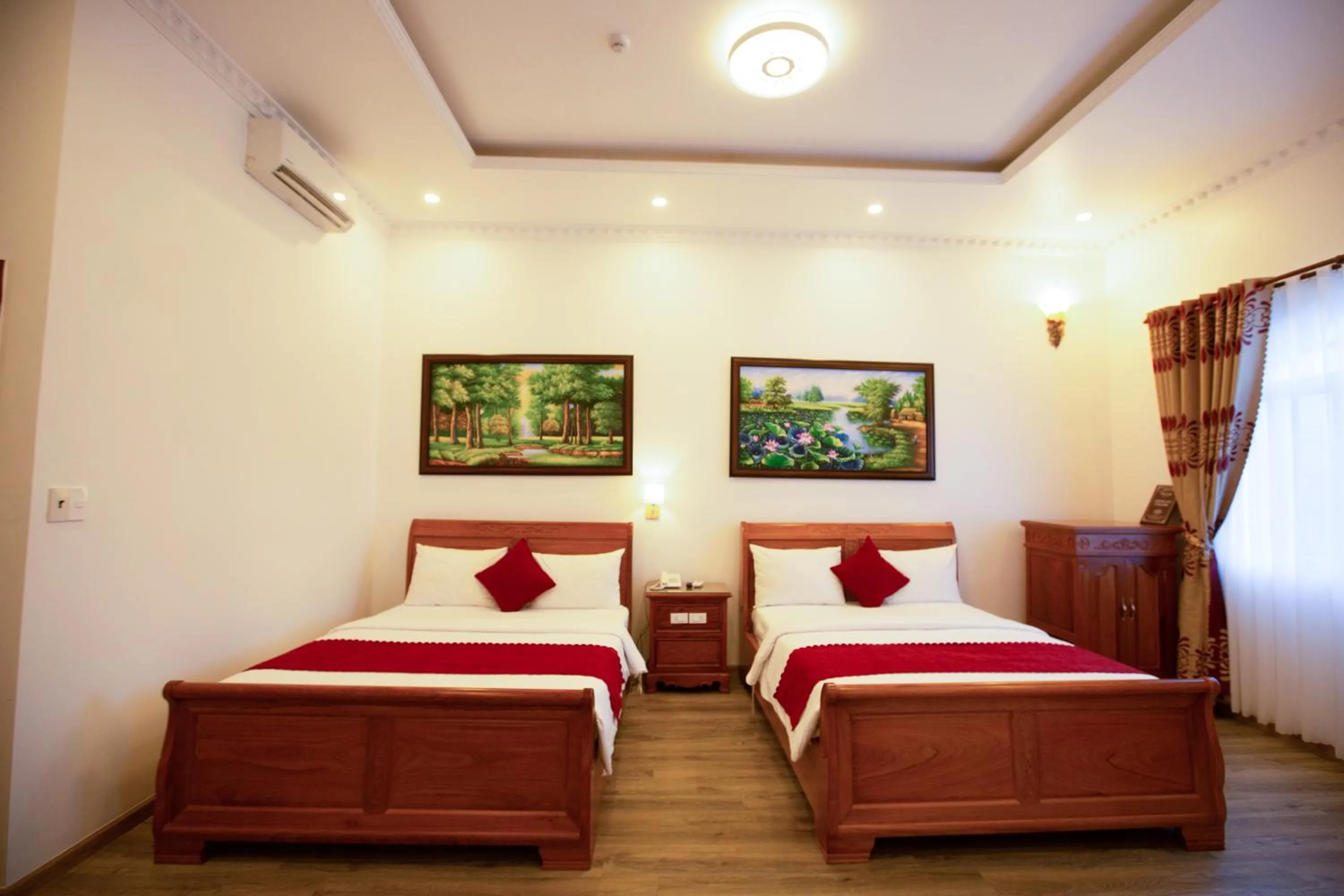 Bedroom, Bed in Dragon King 1 Hotel