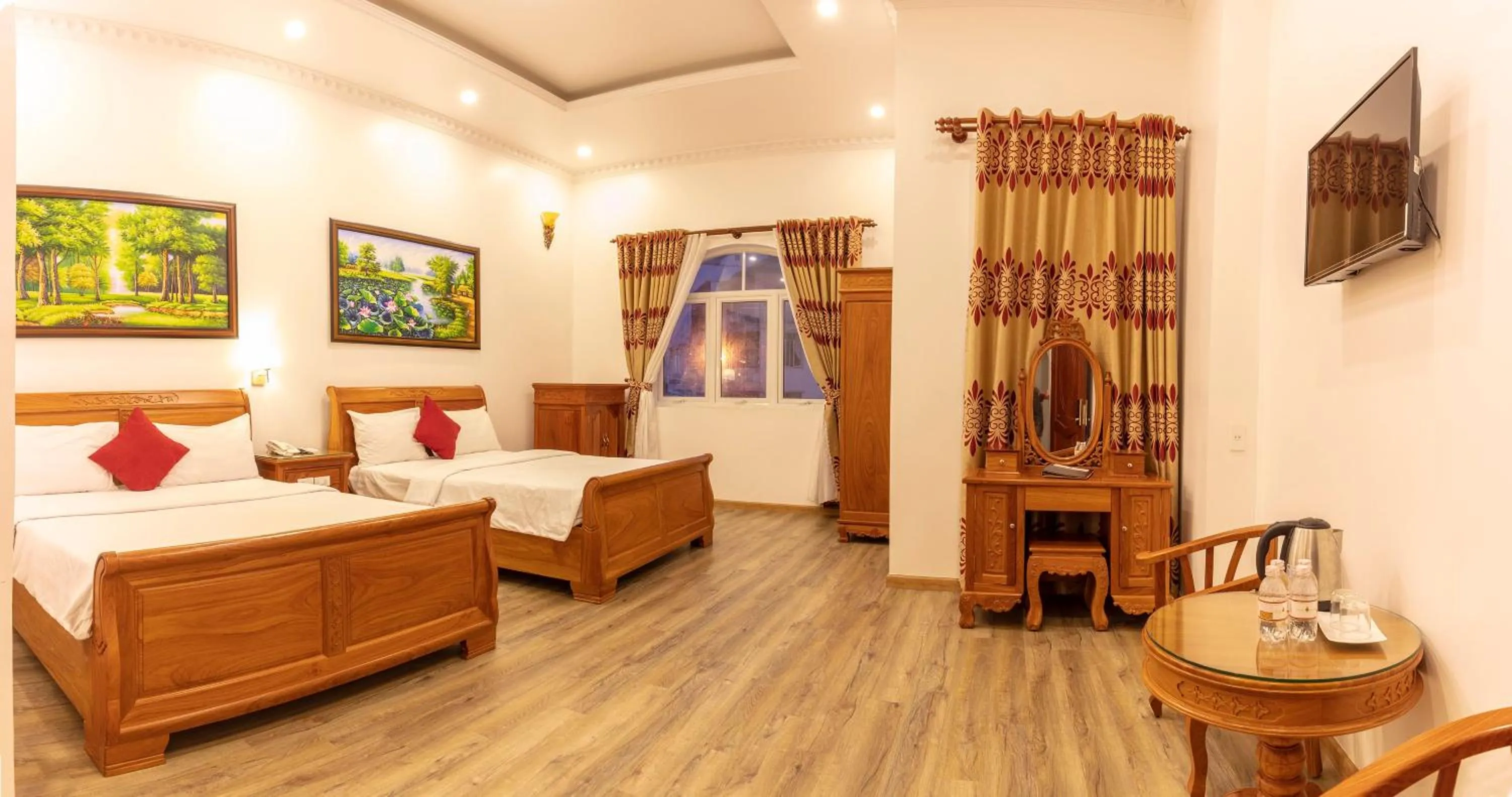 Photo of the whole room, Bed in Dragon King 1 Hotel