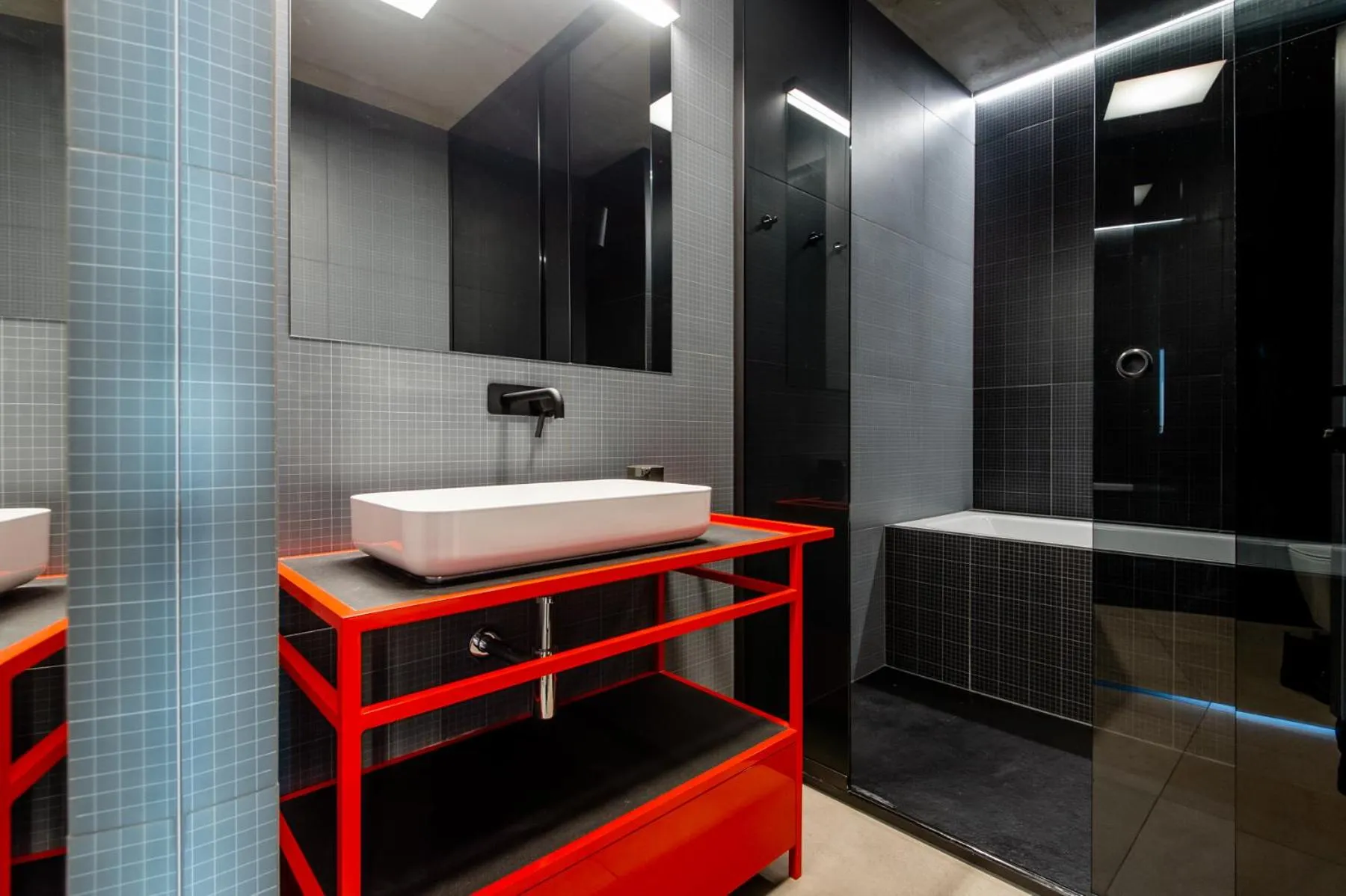 Shower in Super-Apartamenty International Fair