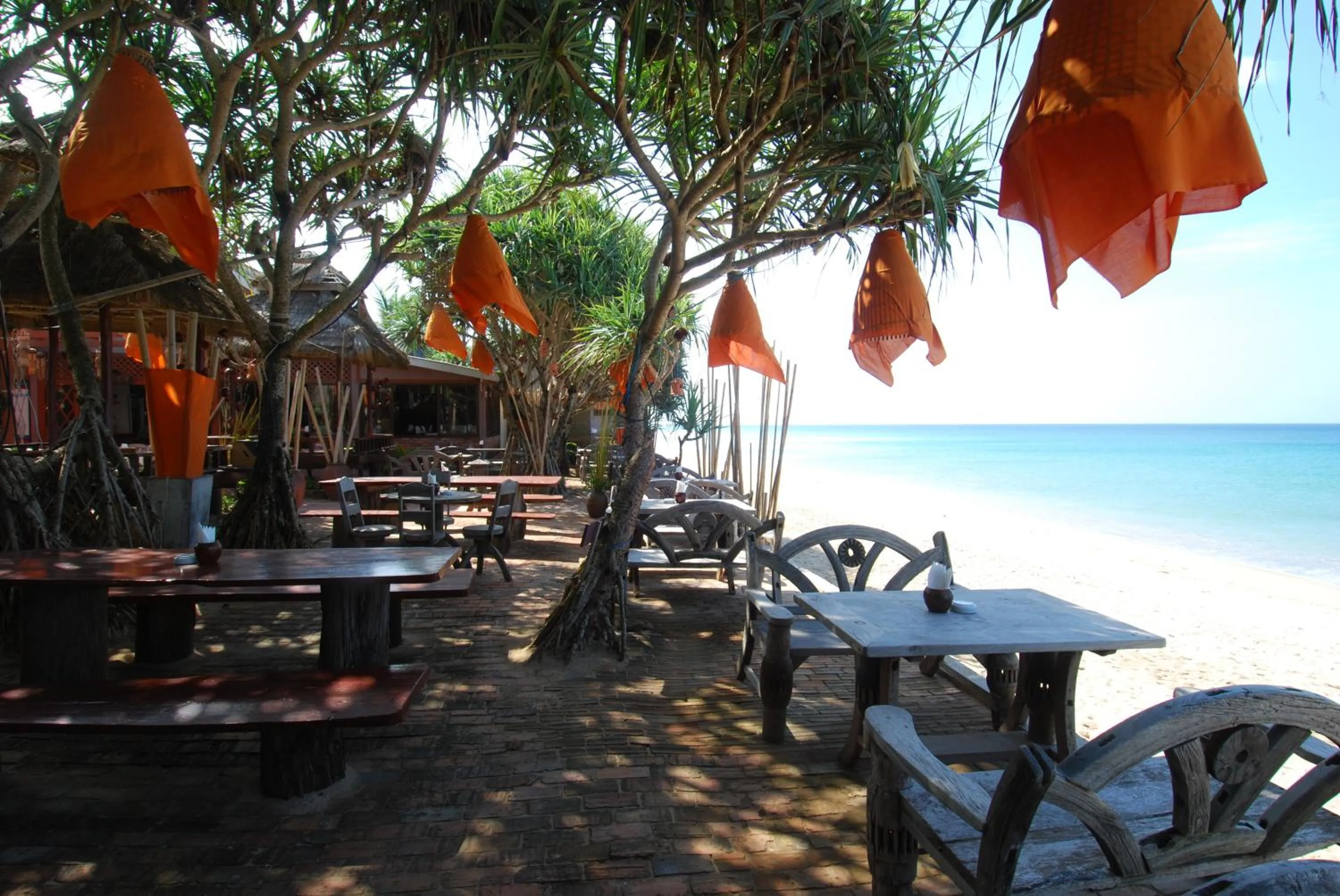 Restaurant/places to eat in Clean Beach Resort