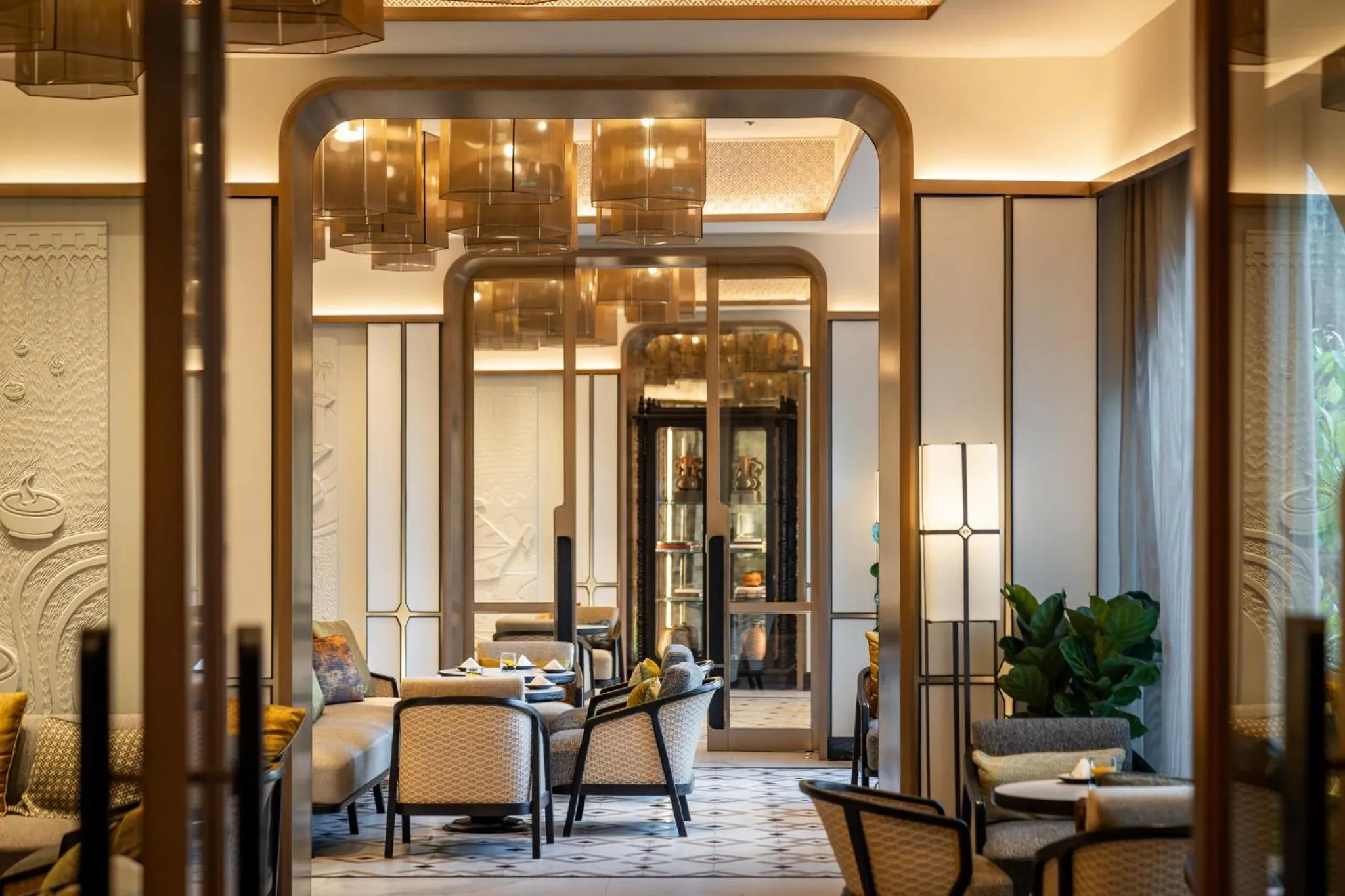 Lounge or bar in InterContinental Chiang Mai The Mae Ping by IHG