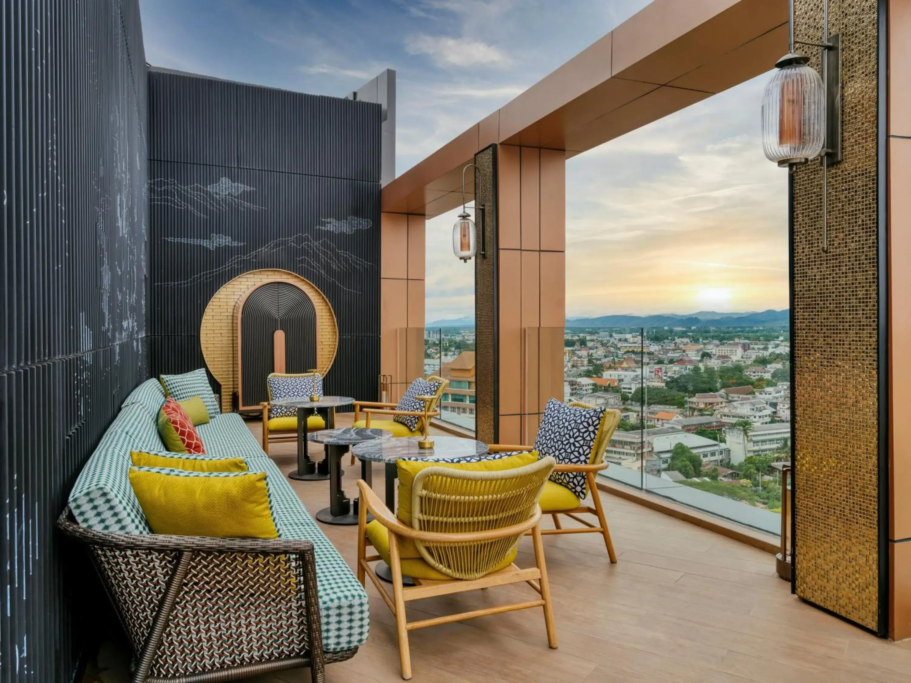 Lounge or bar in InterContinental Chiang Mai The Mae Ping by IHG Lounge or bar in InterContinental Chiang Mai The Mae Ping by IHG