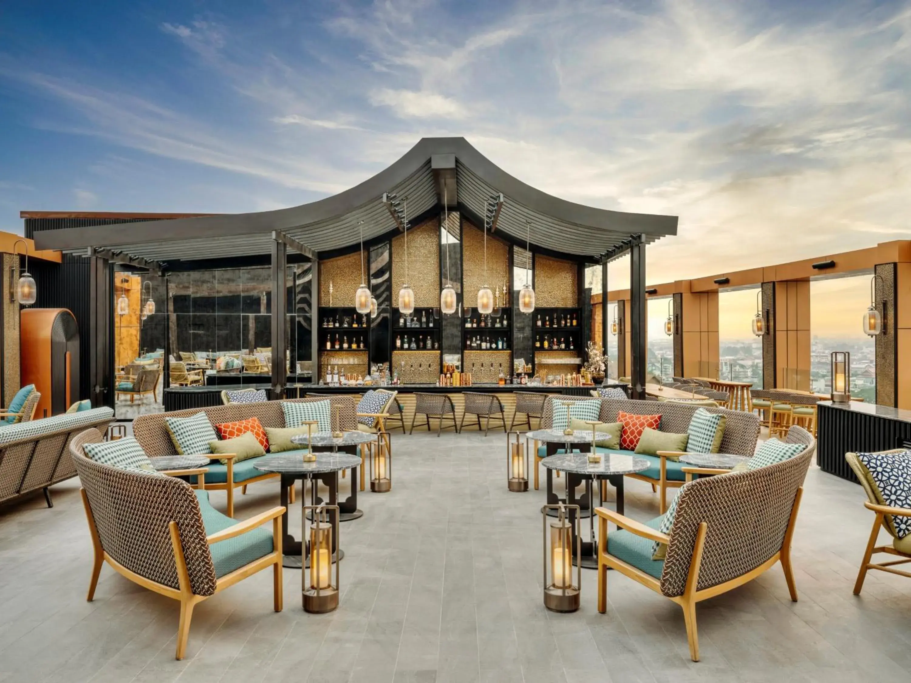 Lounge or bar in InterContinental Chiang Mai The Mae Ping by IHG Lounge or bar in InterContinental Chiang Mai The Mae Ping by IHG