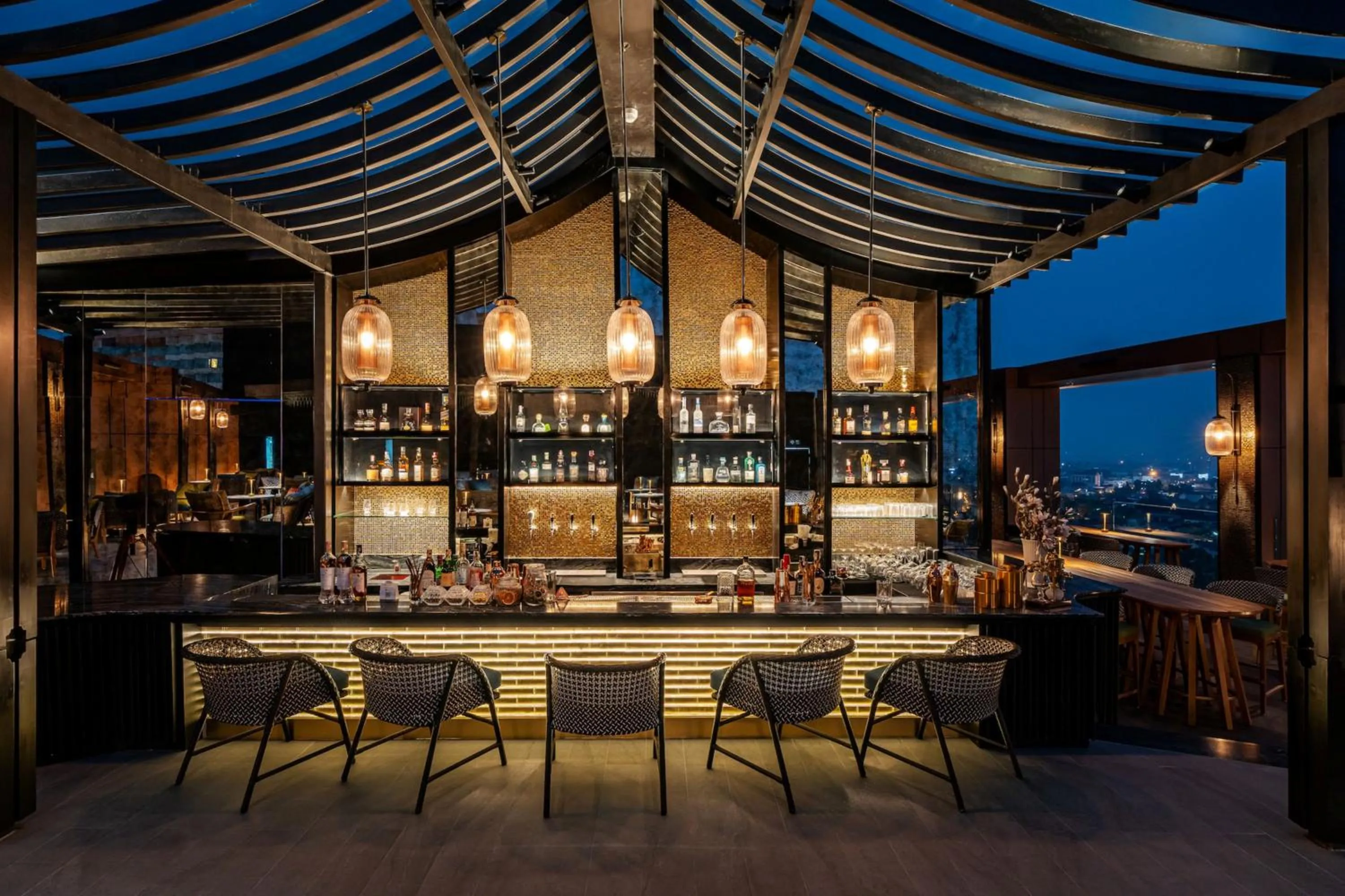 Lounge or bar in InterContinental Chiang Mai The Mae Ping by IHG