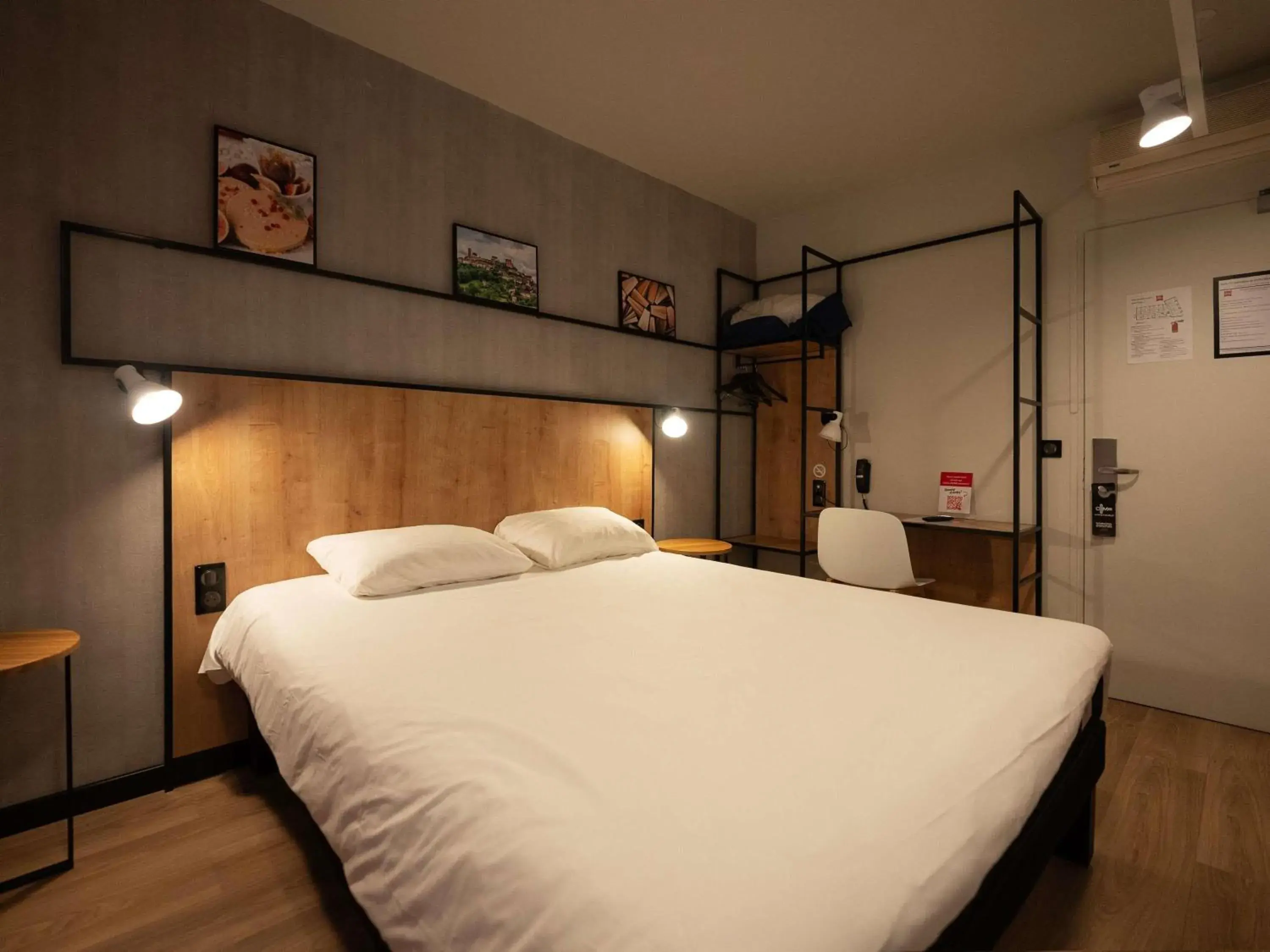 Bedroom, Bed in Ibis Brive Centre Bedroom, Bed in Ibis Brive Centre